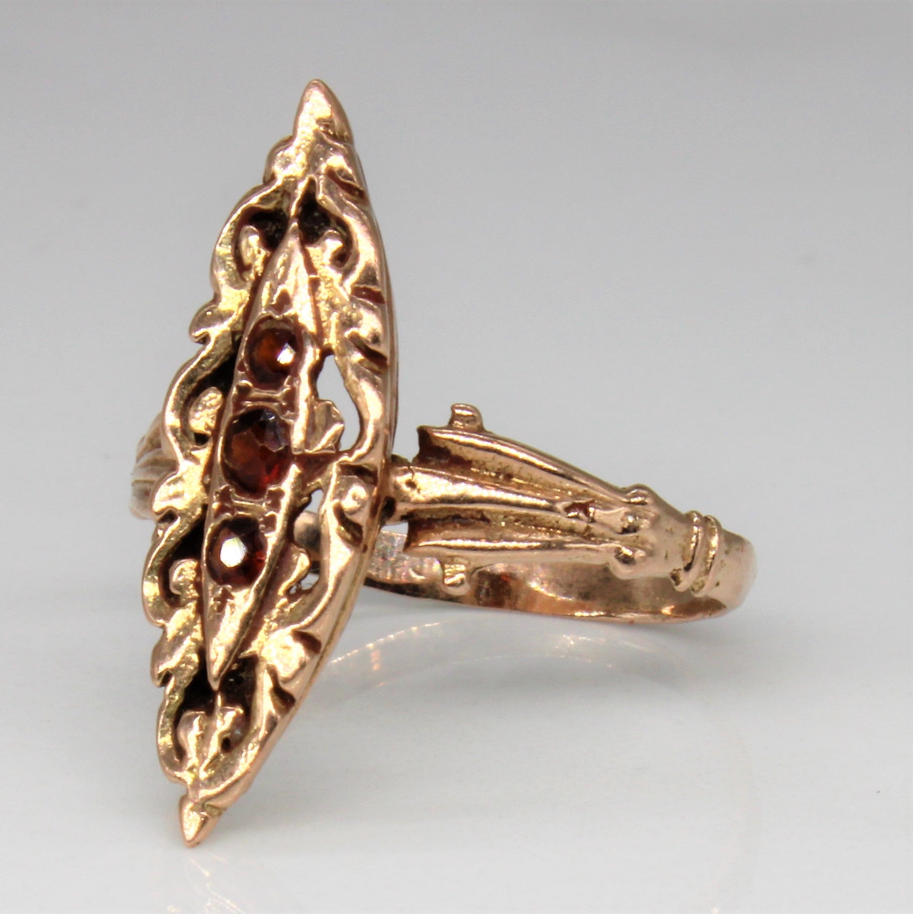 1930s Garnet Navette Cocktail Ring | 0.14ctw | SZ 7 |