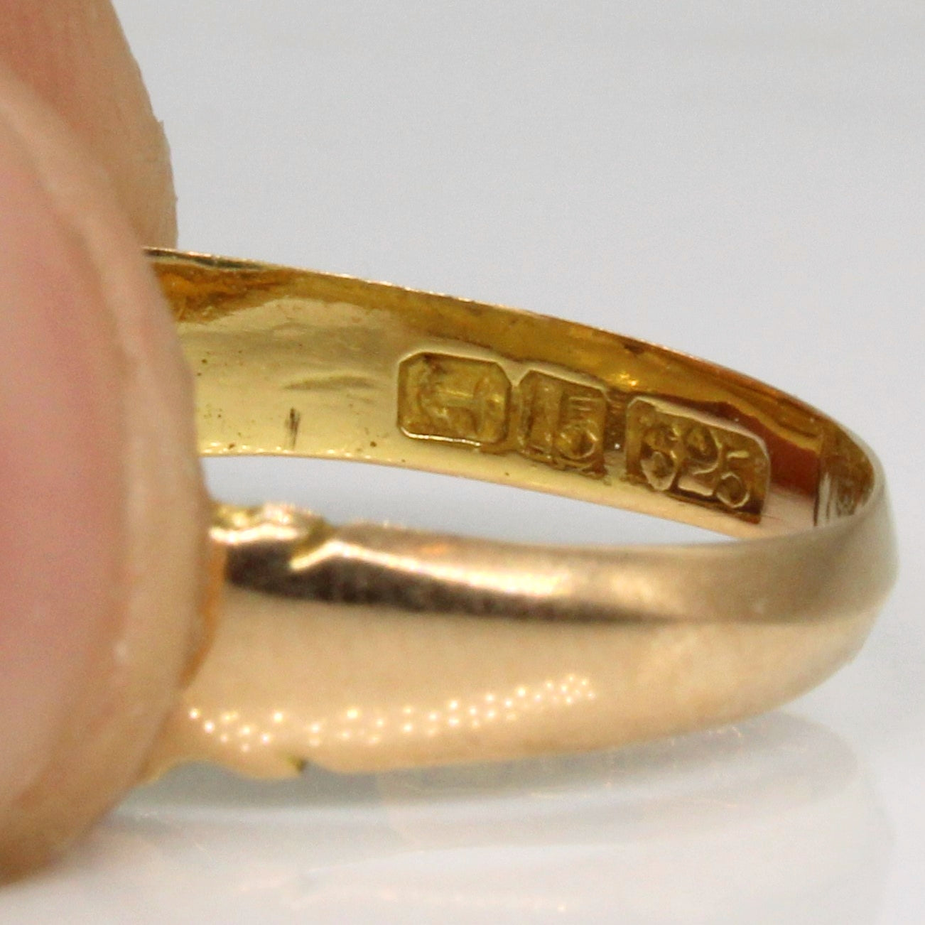 Three Stone Diamond Vintage Ring | 0.12ctw | SZ 7 |