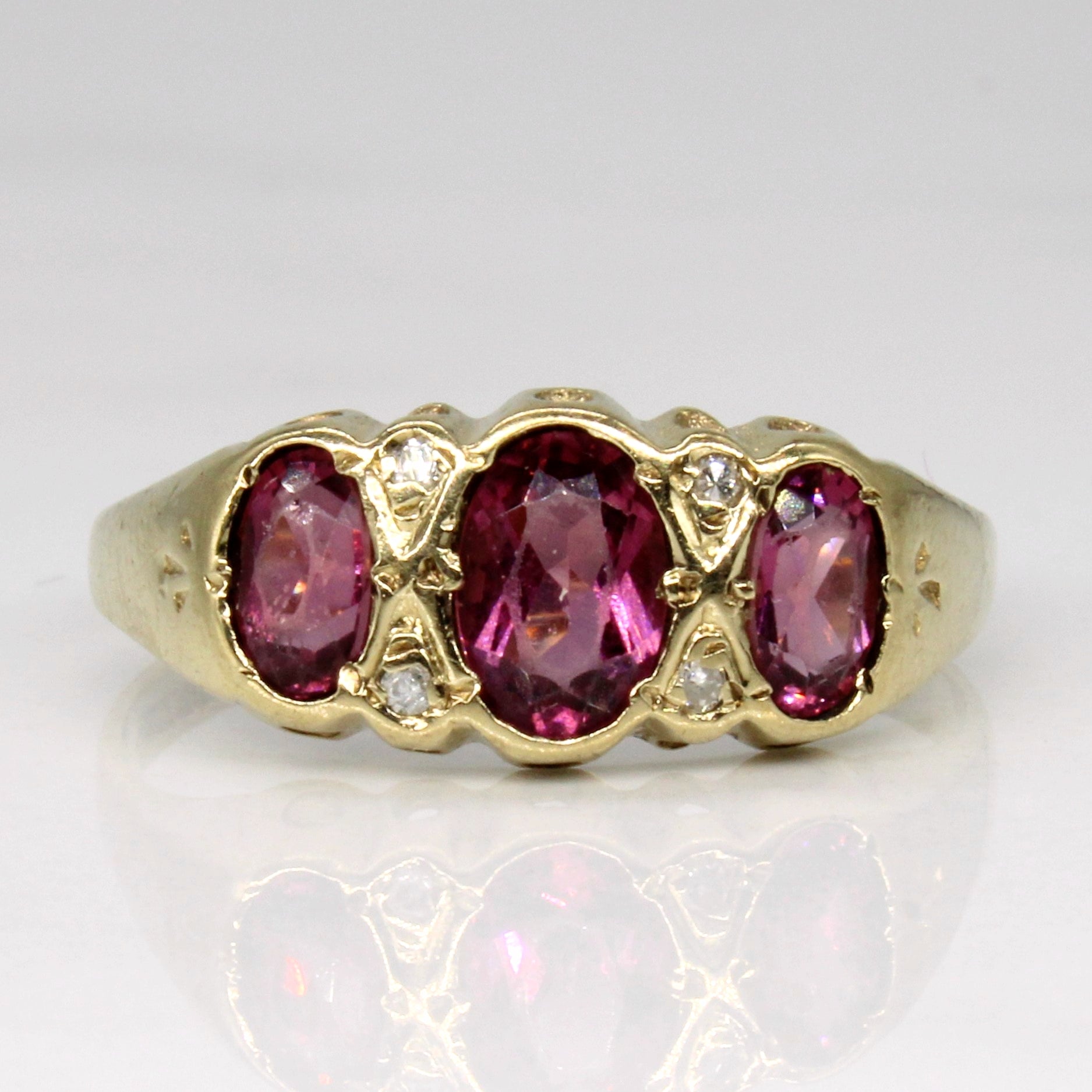 Bague trois pierres en grenat poinçonnée à Birmingham en 1987 | 1,00 ct | Taille 9 | 