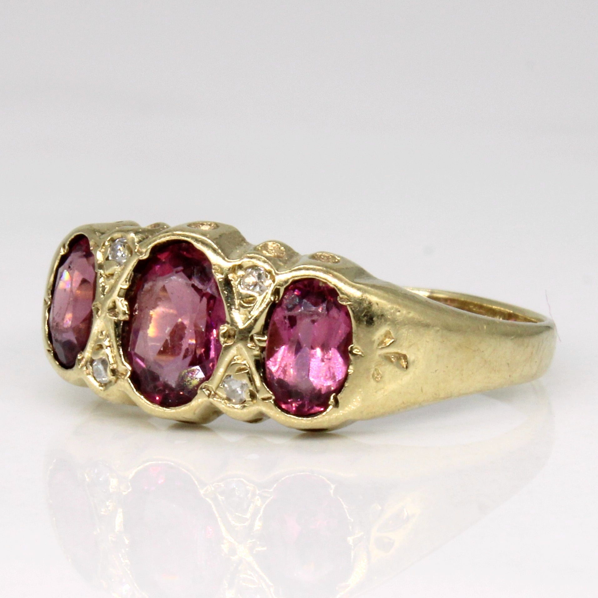 Bague trois pierres en grenat poinçonnée à Birmingham en 1987 | 1,00 ct | Taille 9 | 