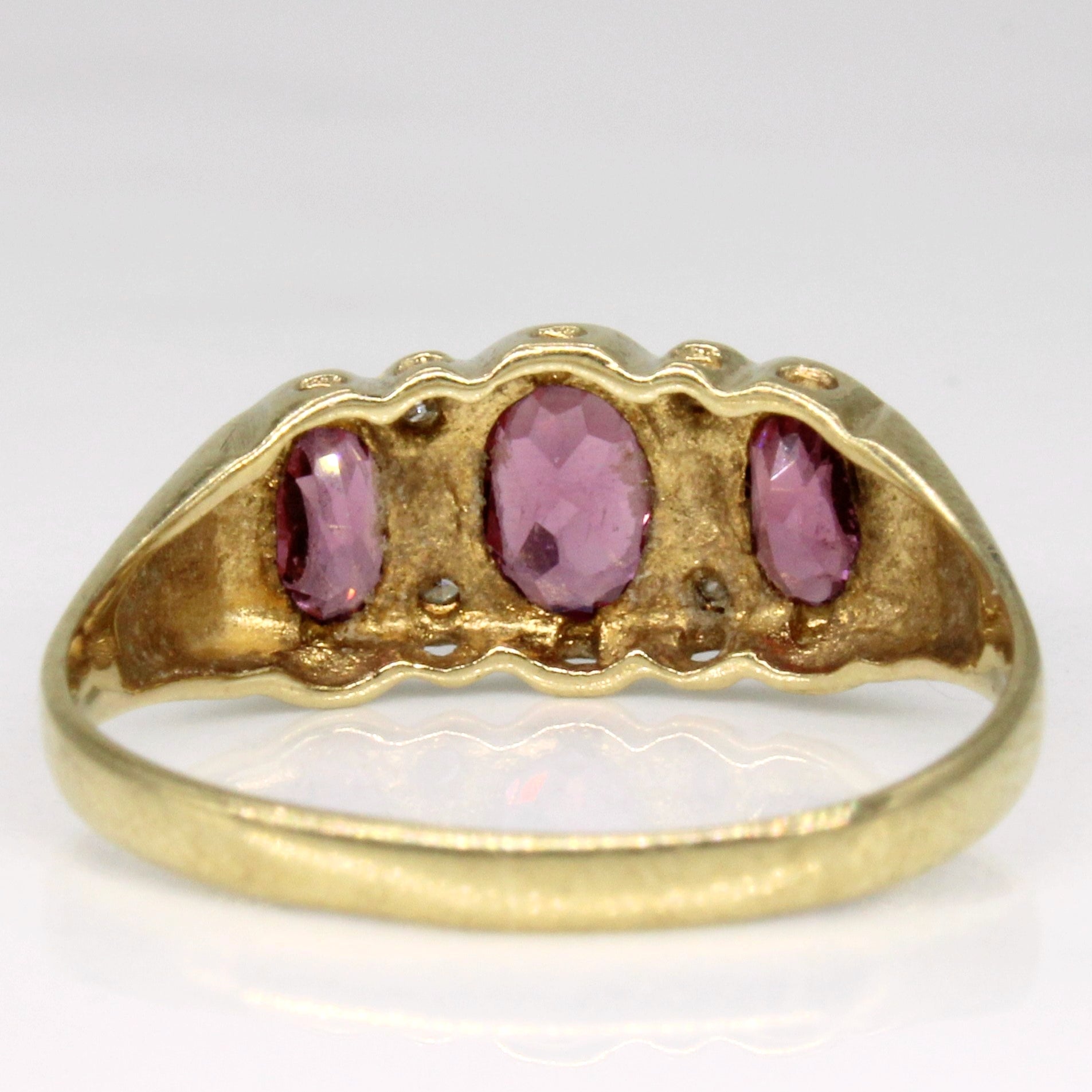 Bague trois pierres en grenat poinçonnée à Birmingham en 1987 | 1,00 ct | Taille 9 | 
