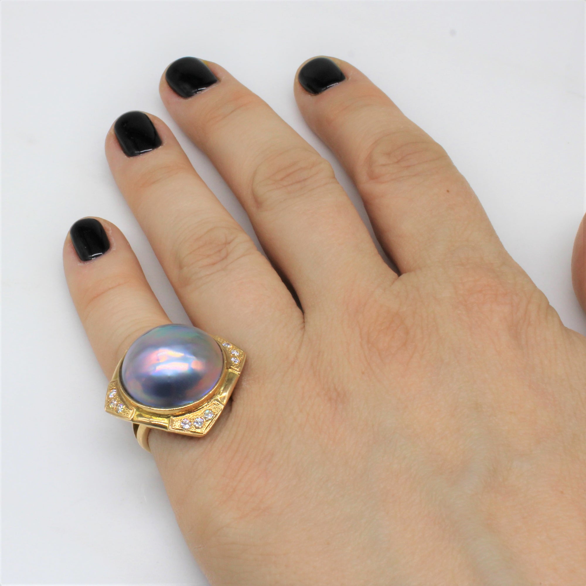Mabé Pearl & Diamond Ring | 0.26ctw | SZ 5 |