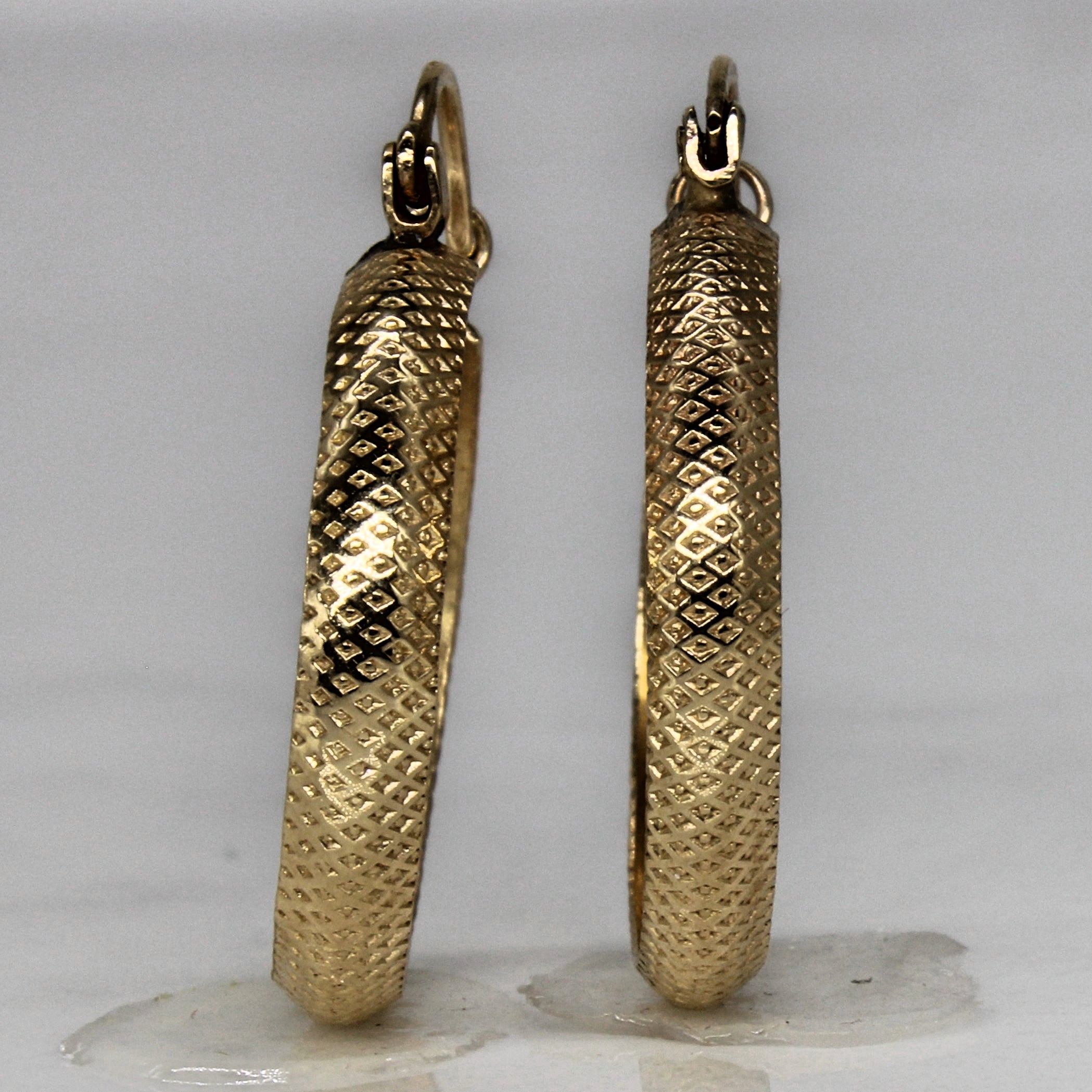 Boucles d'oreilles créoles texturées en or jaune 10 carats | 