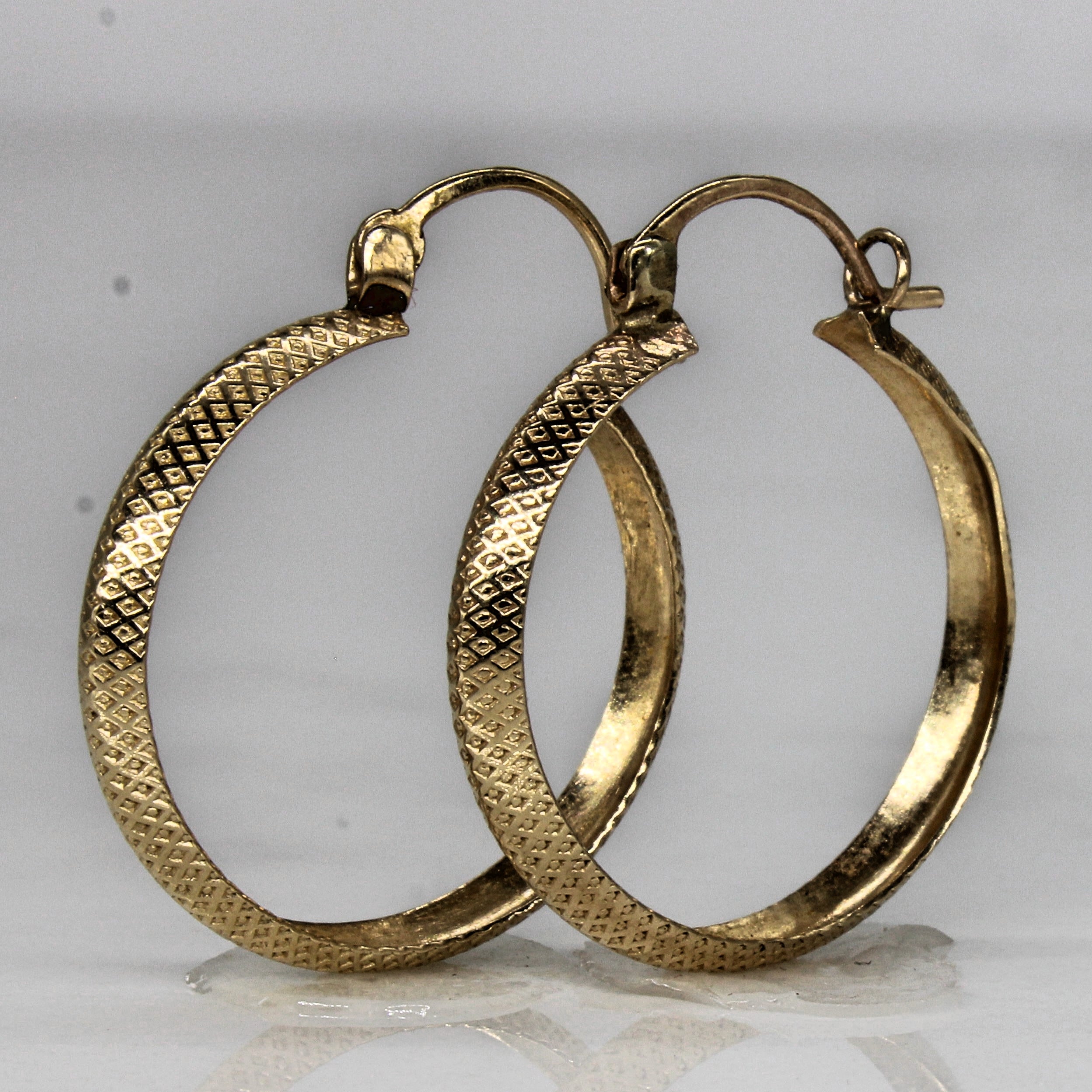 Boucles d'oreilles créoles texturées en or jaune 10 carats | 