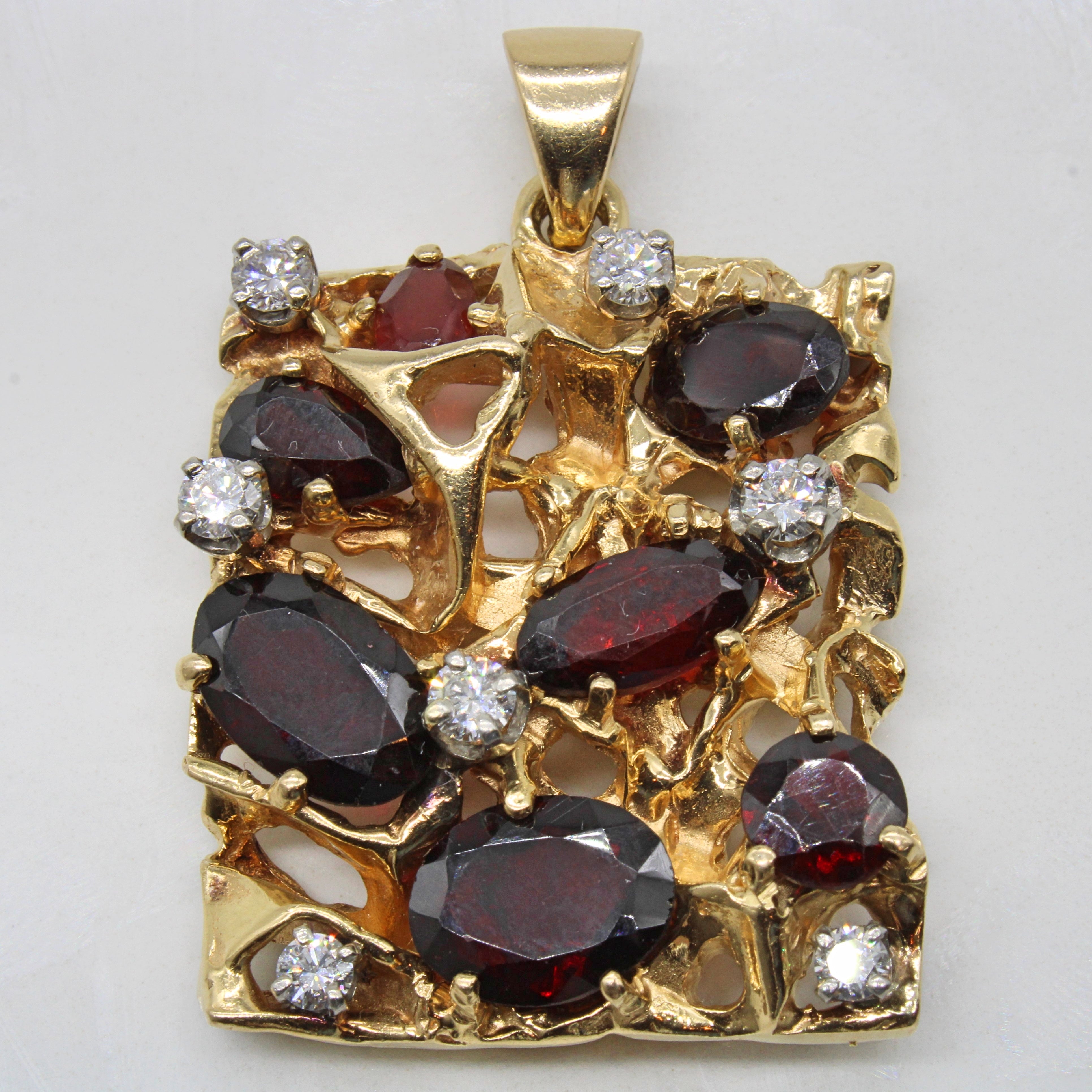 Garnet & Diamond Pendant | 9.20ctw, 0.90ctw |