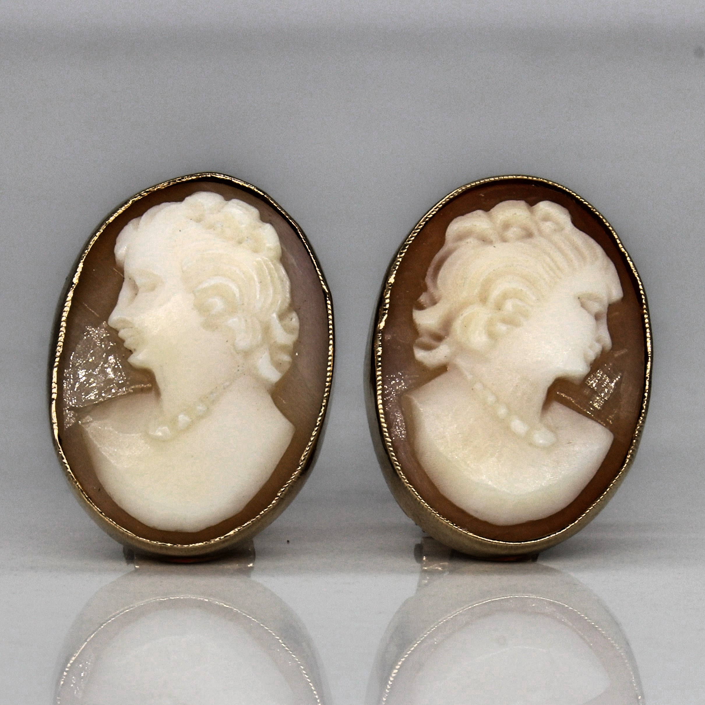 Seashell Cameo Stud Earrings | 13.00ctw |