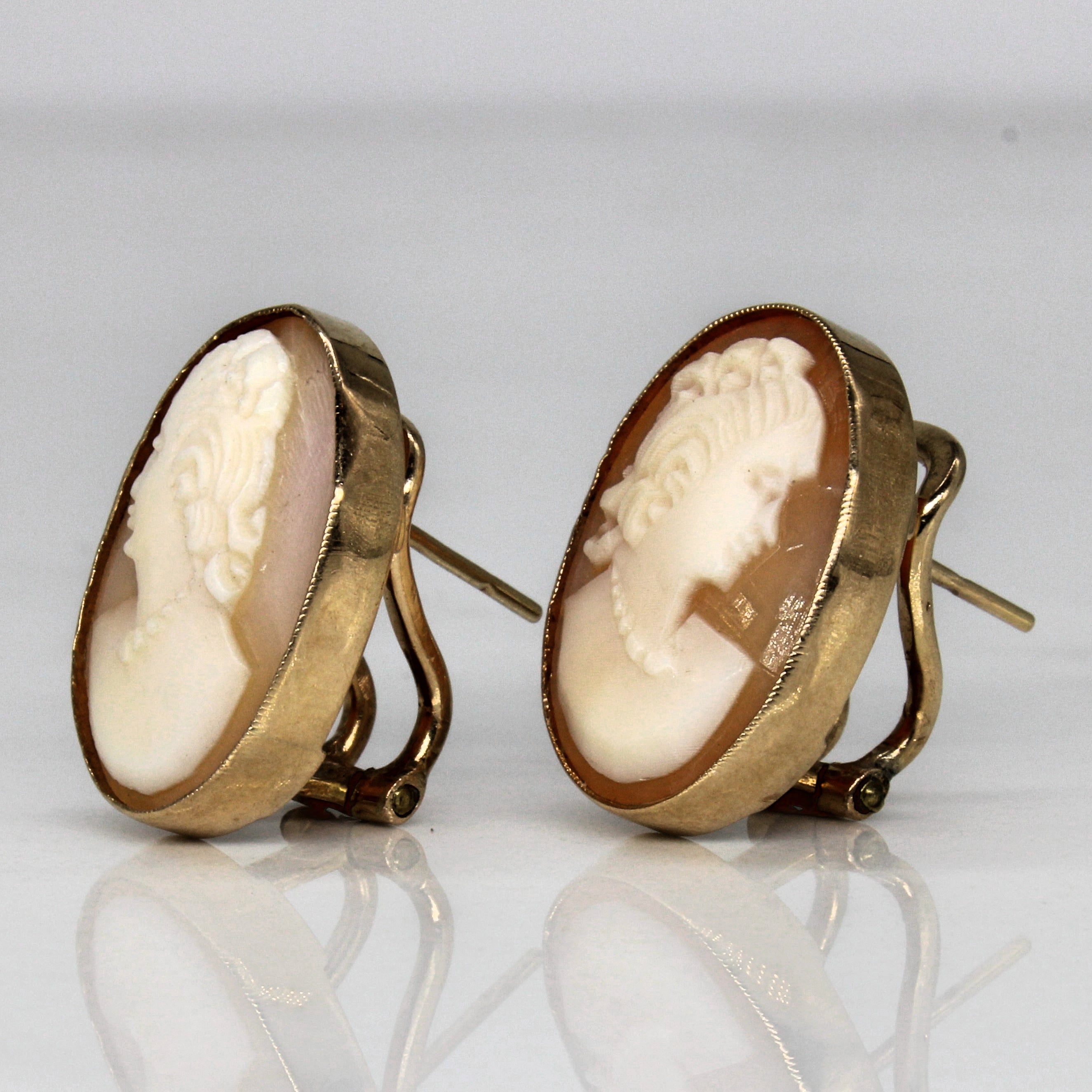 Seashell Cameo Stud Earrings | 13.00ctw |