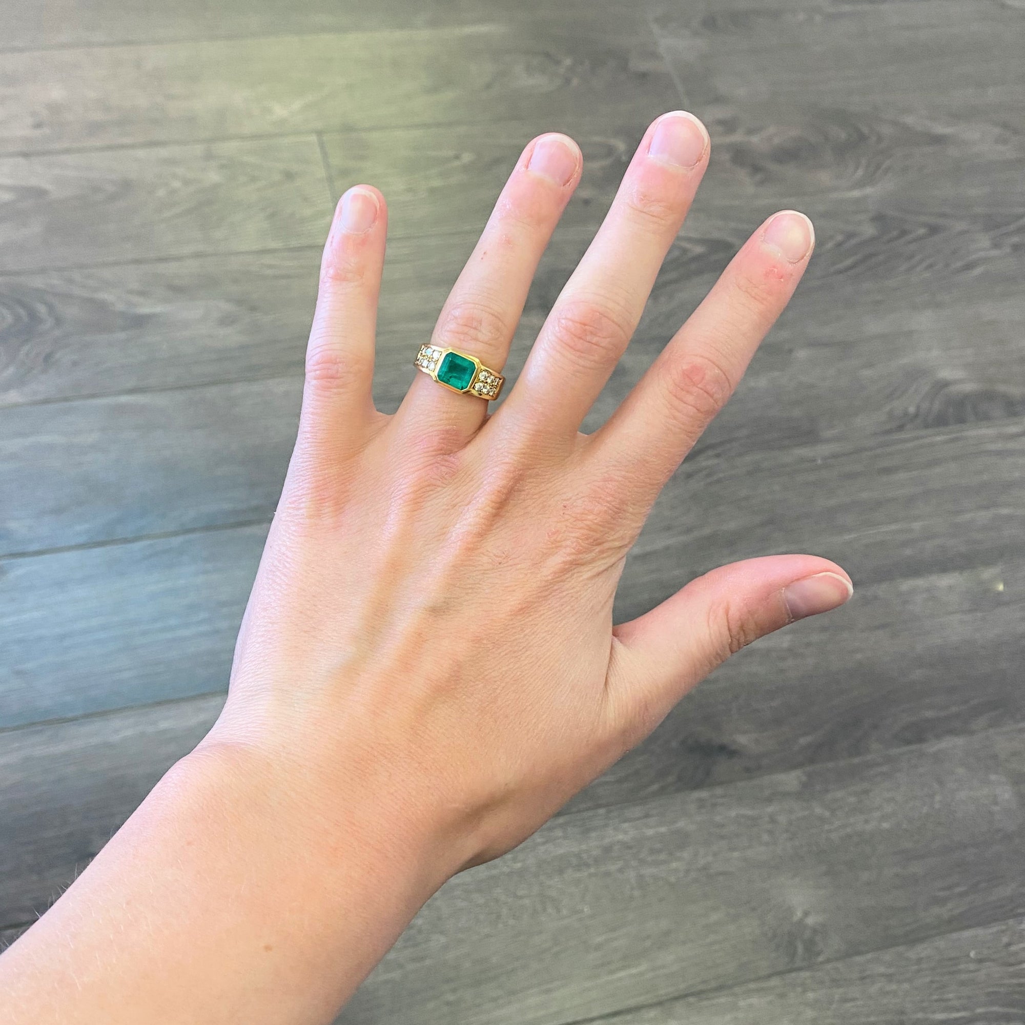 Bezel Set Emerald & Diamond Ring | 0.36 ctw SZ 5.5 |