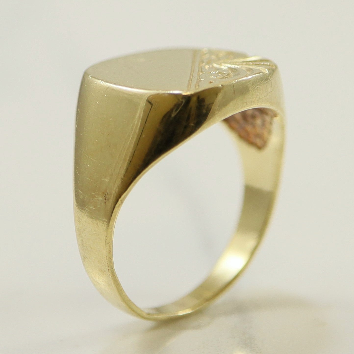 Detailed Yellow Gold Signet Ring | SZ 8.75 |