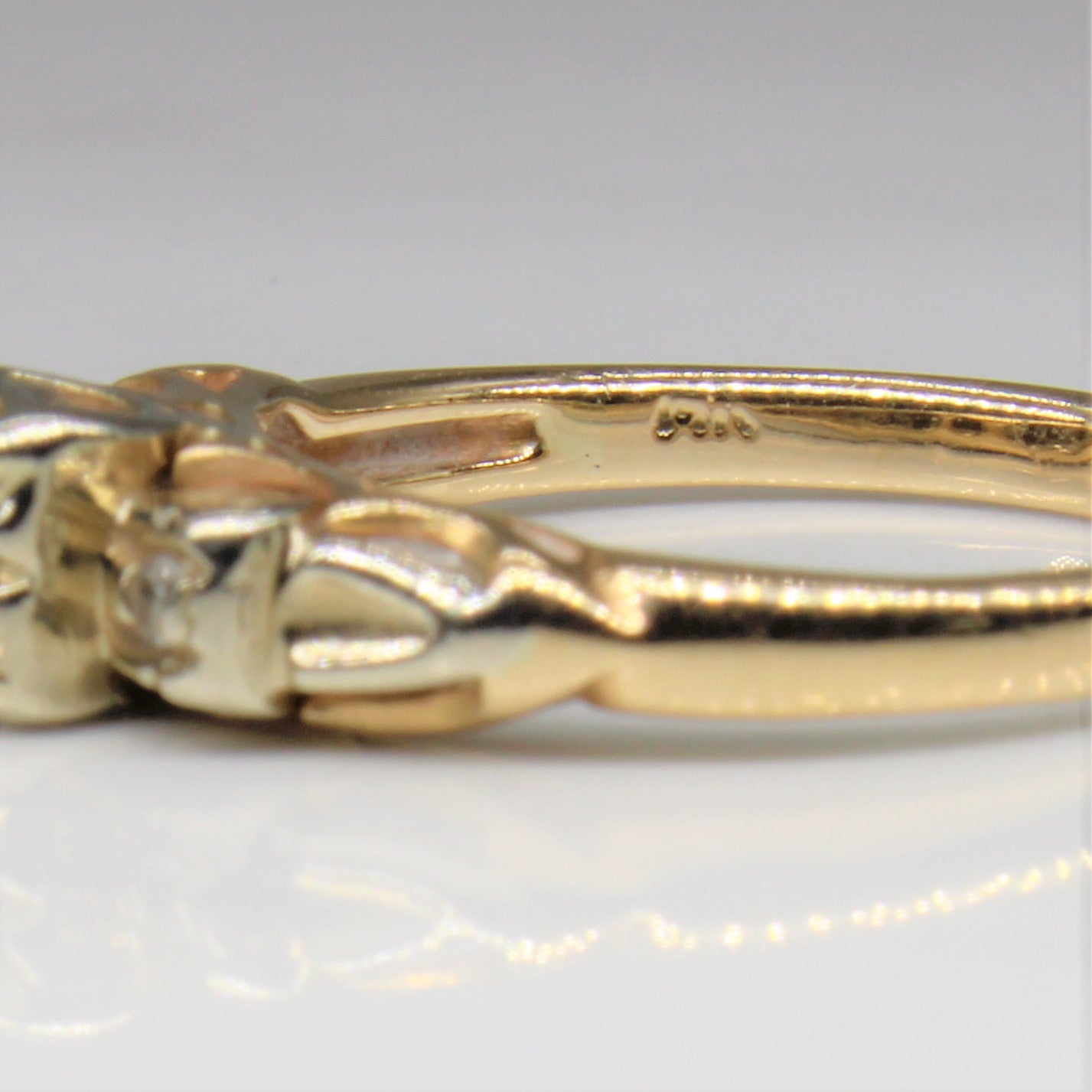 Retro Era Diamond Ring | 0.10ctw | SZ 5.25 |