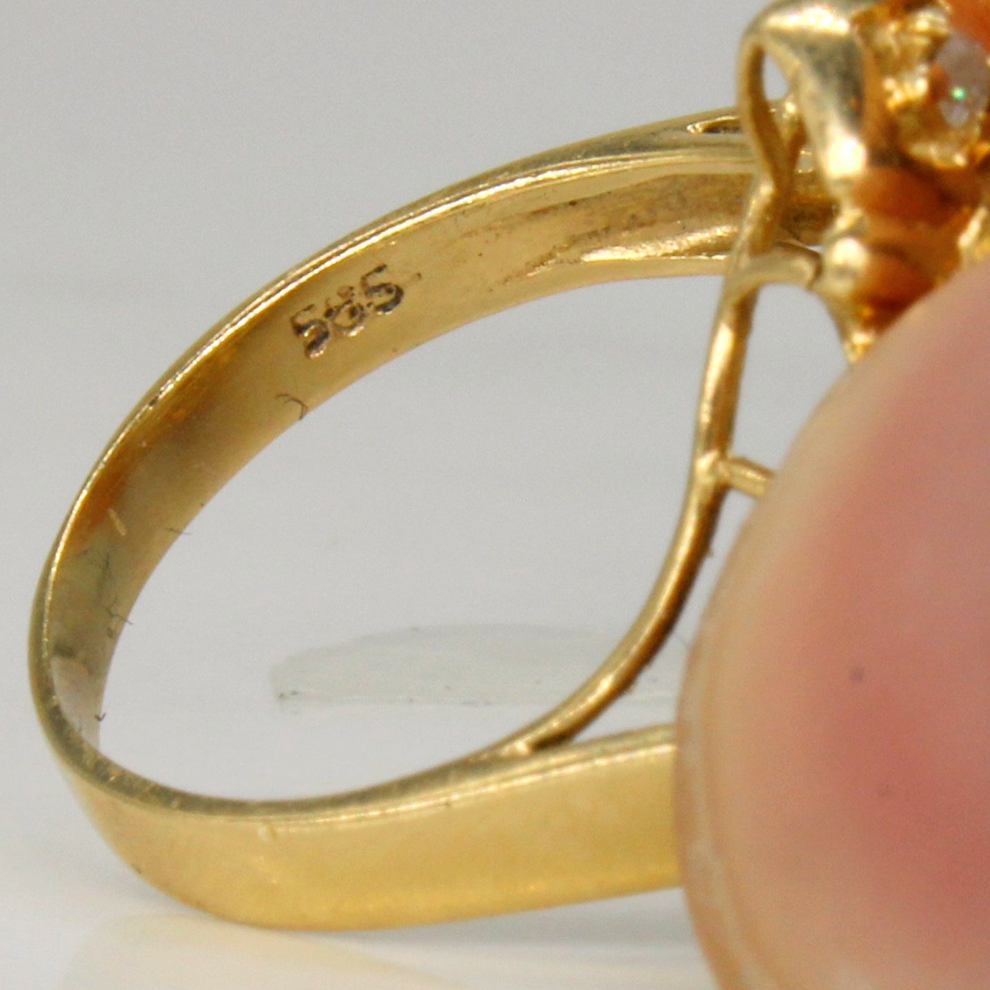 Mabé Pearl & Diamond Cocktail Ring | 0.05ctw | SZ 5.5 |