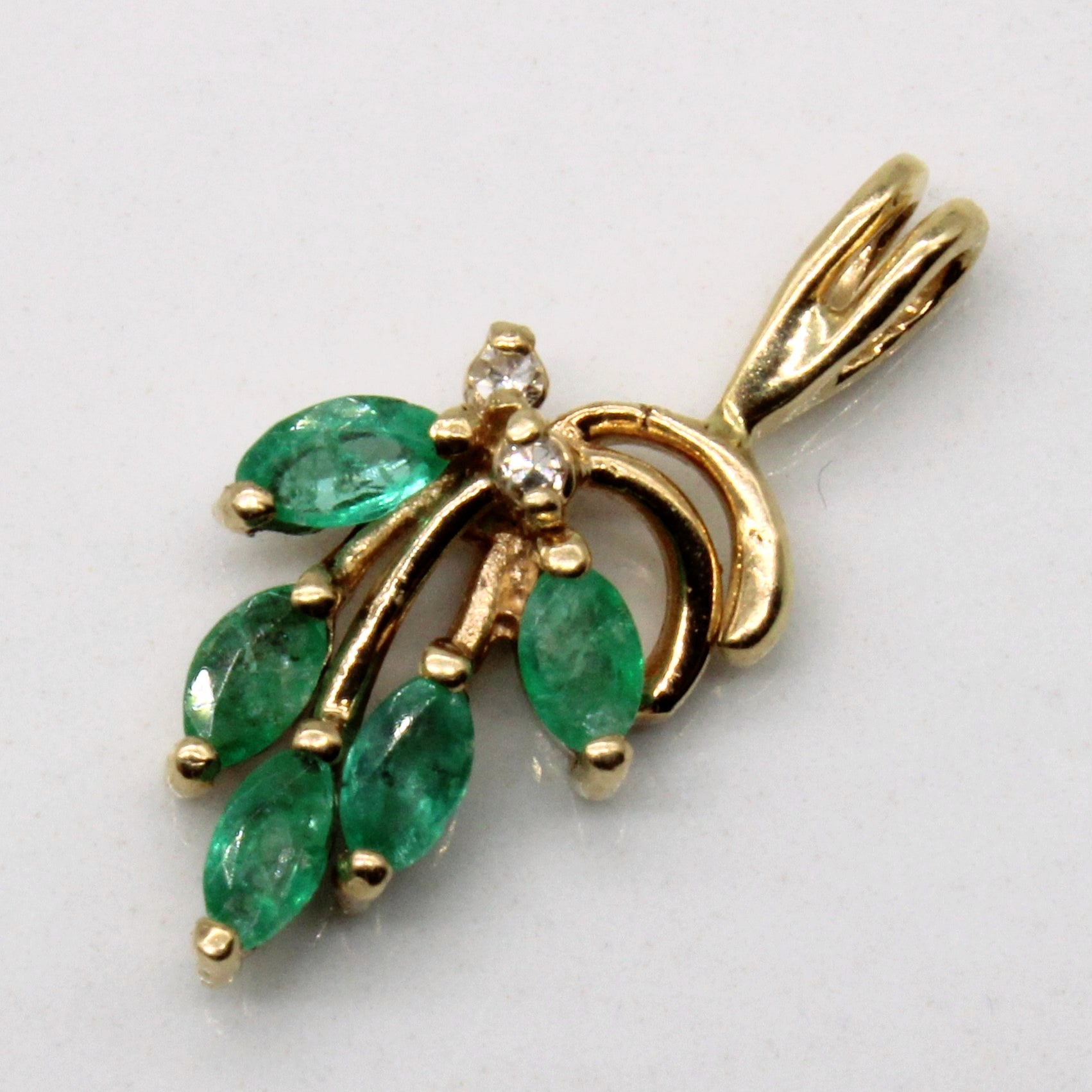 Emerald & Diamond Pendant | 0.20ctw, 0.01ct |