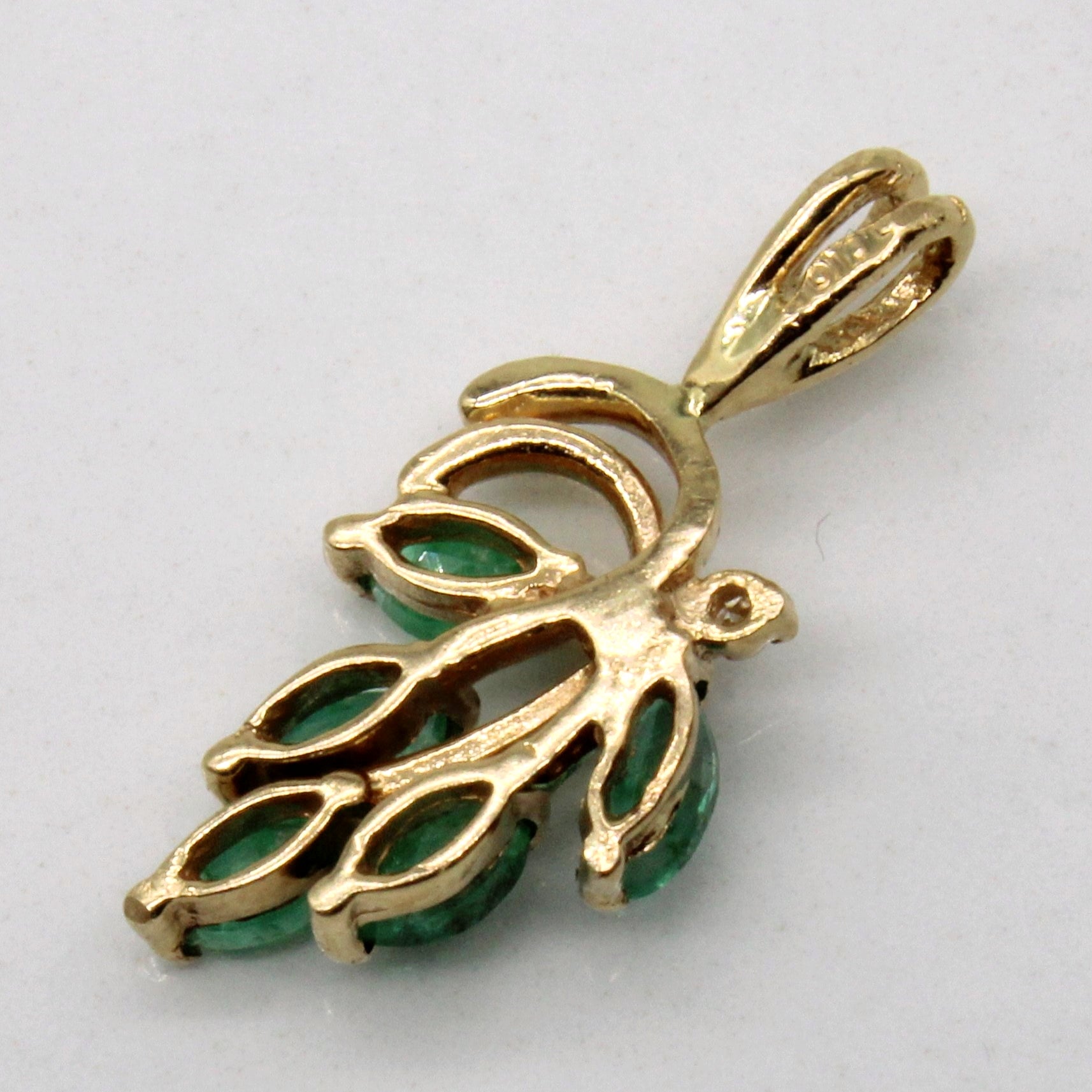 Emerald & Diamond Pendant | 0.20ctw, 0.01ct |