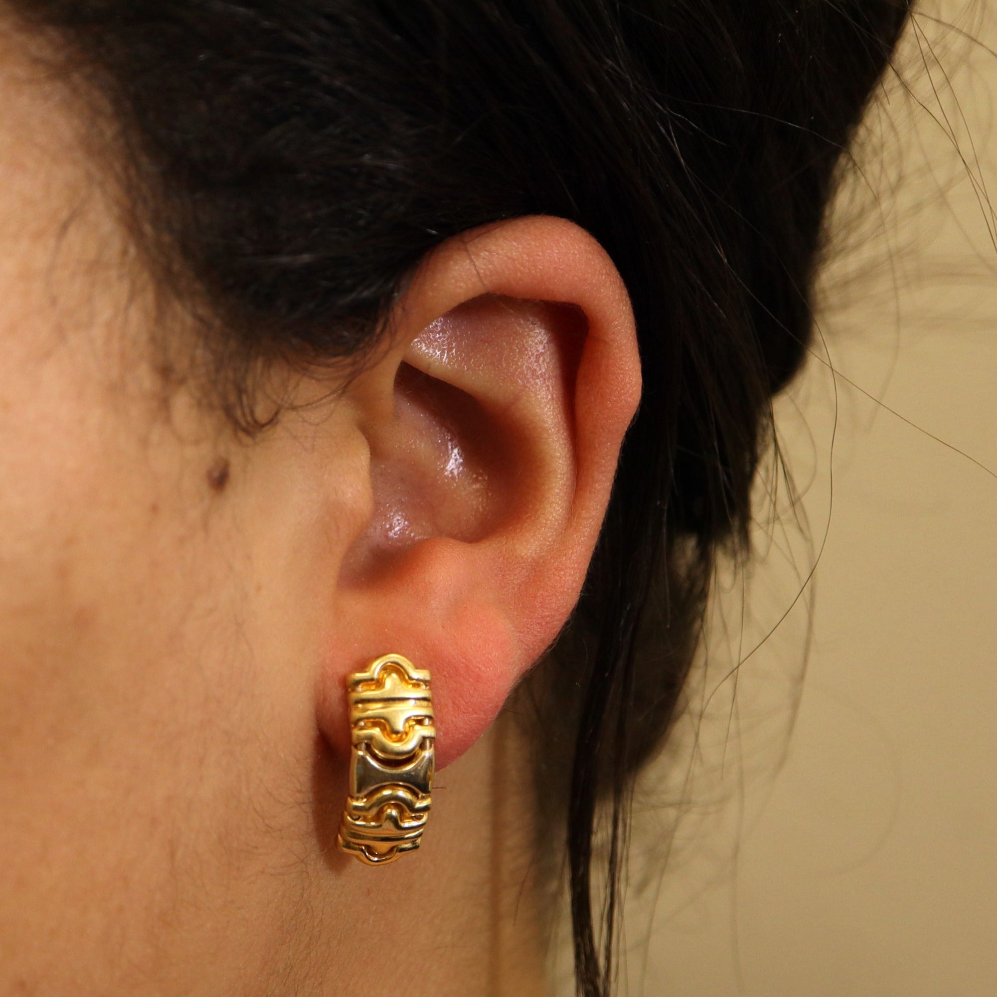 18k Gold Abstract Stud Earrings |