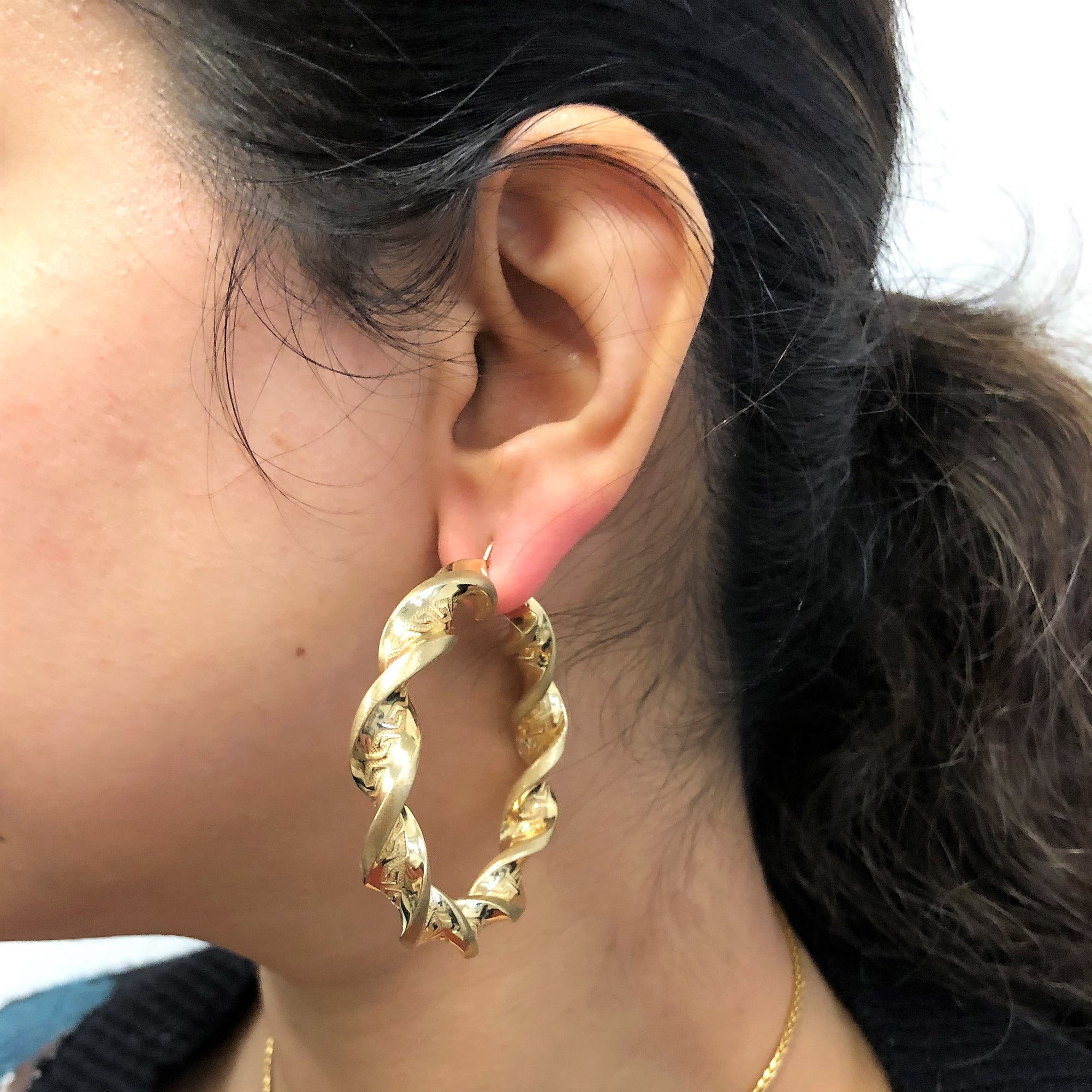 Twisted Geometric Hoop Earrings |