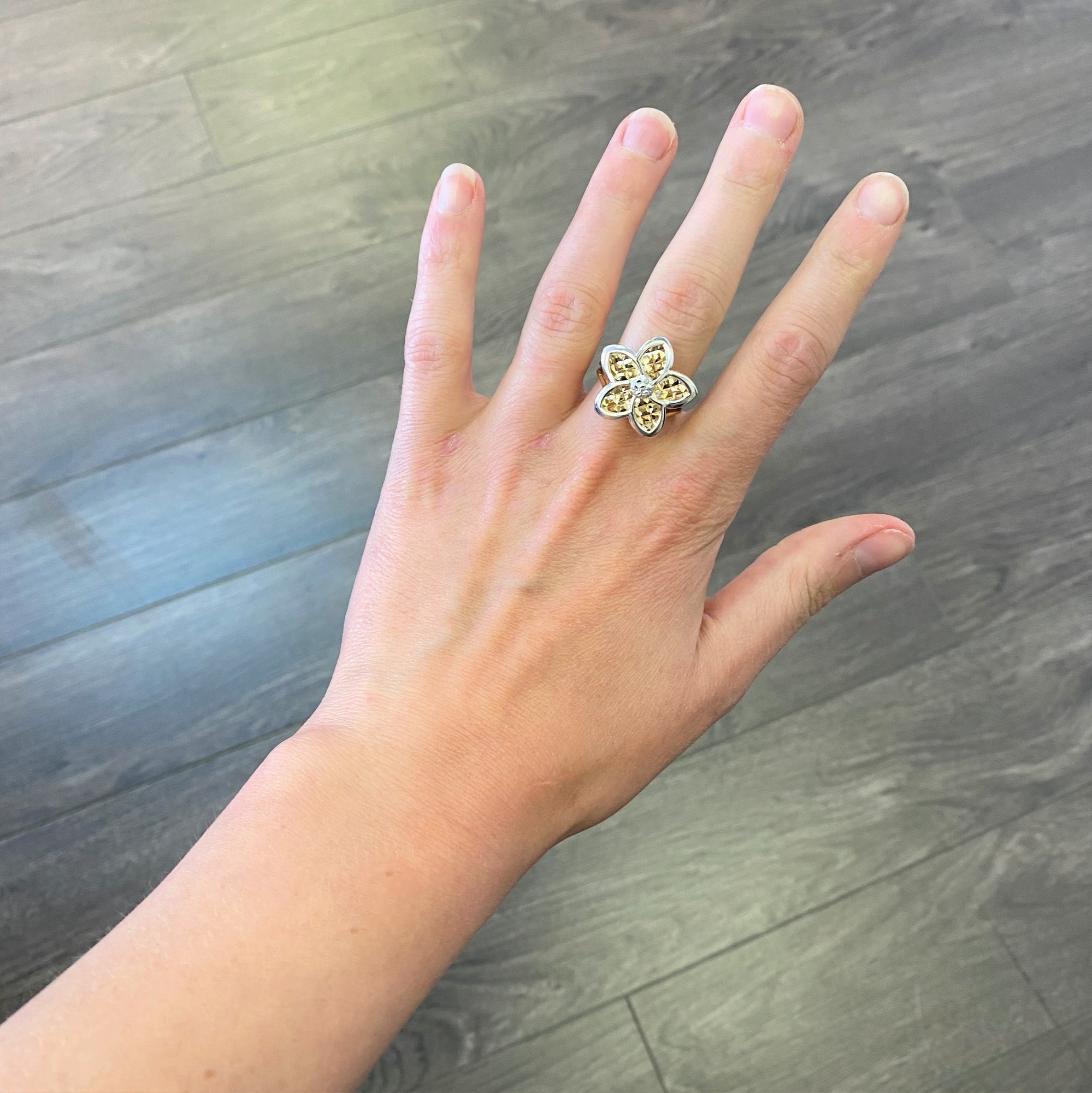 Two Tone Gold Flower Cocktail Ring | SZ 8.25 |