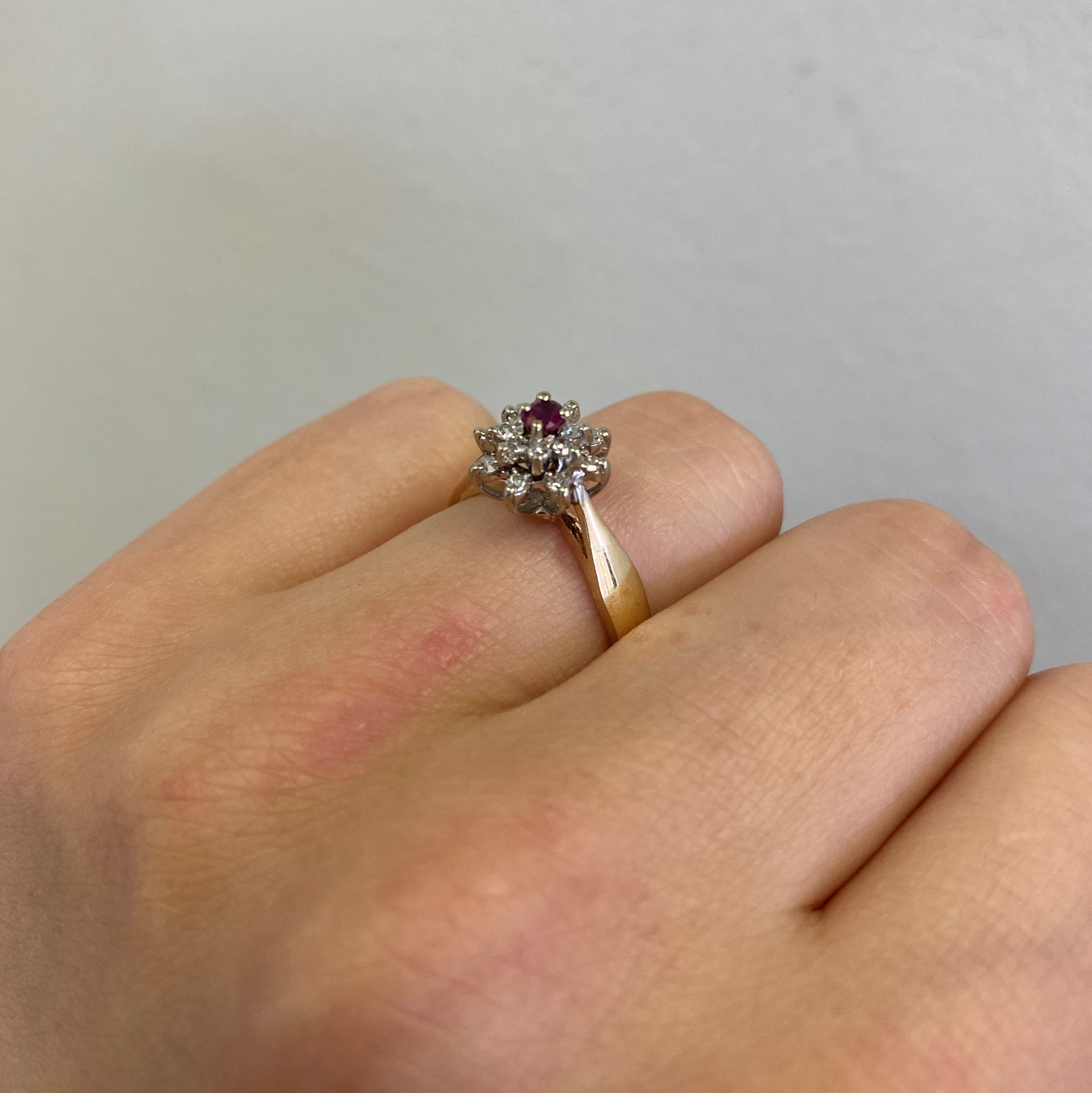 Floral Diamond & Ruby Ring | 0.20ctw, 0.10ct | SZ 6 |