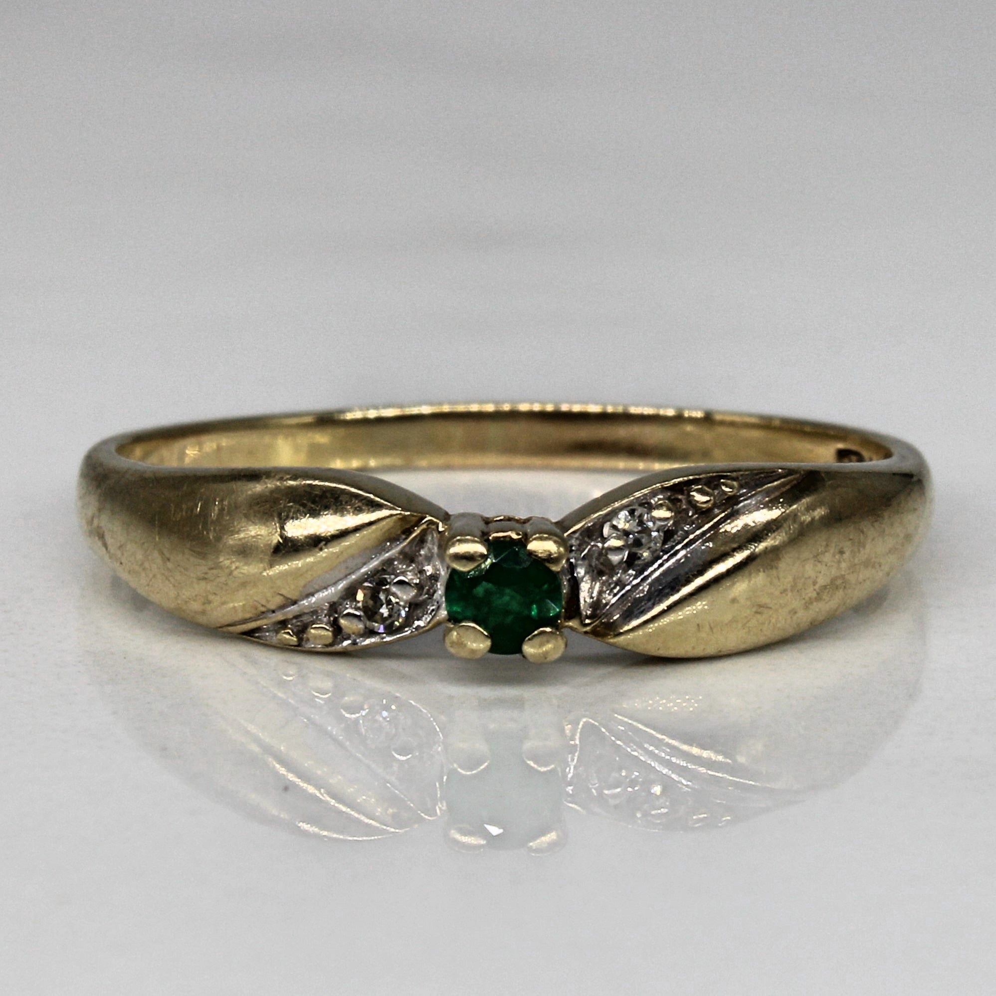 Emerald & Diamond Twist Ring | 0.03ct, 0.02ctw | SZ 8 |