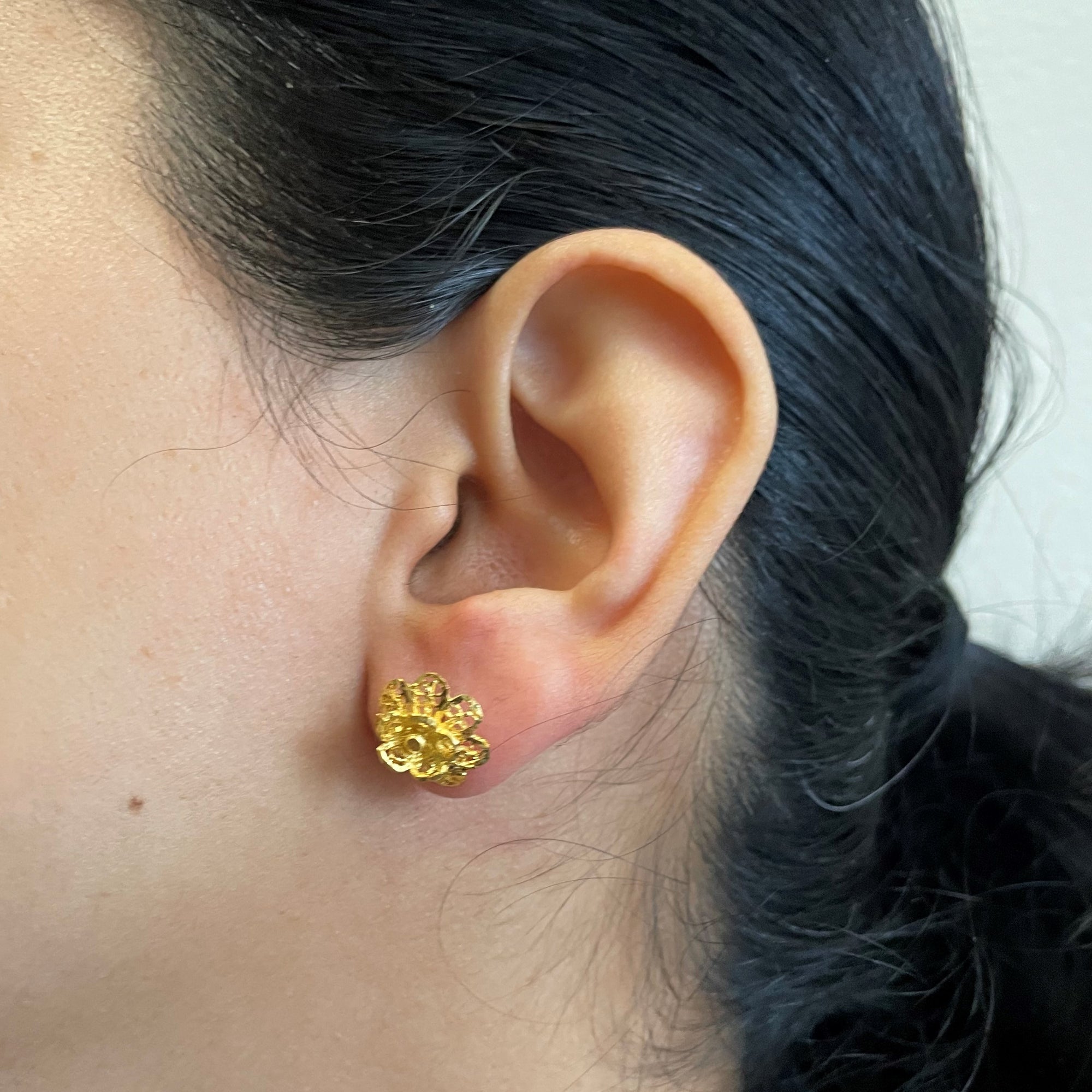 24k Yellow Gold Flower Earrings |