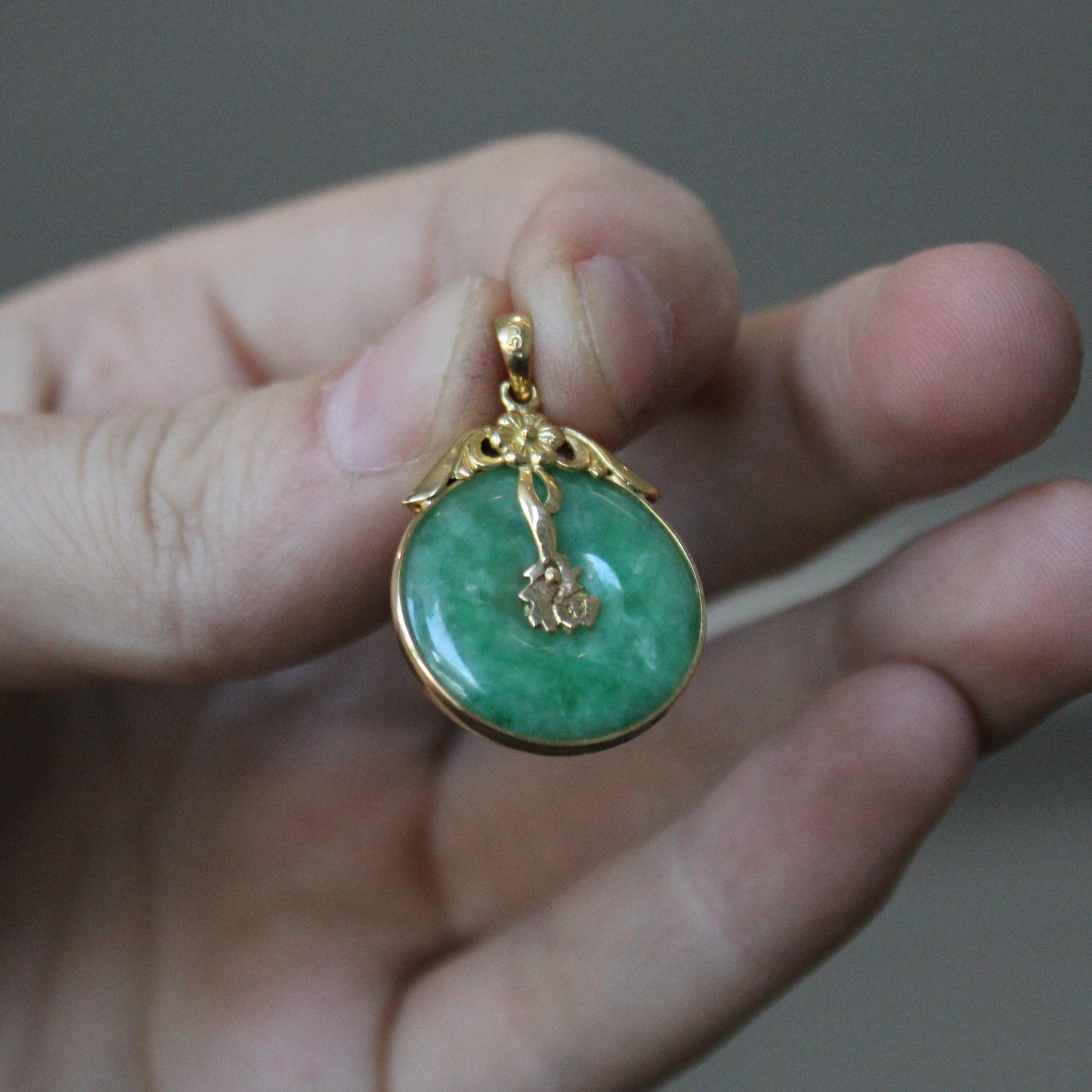 Jadeite Donut 18k Pendant | 12.50ct |