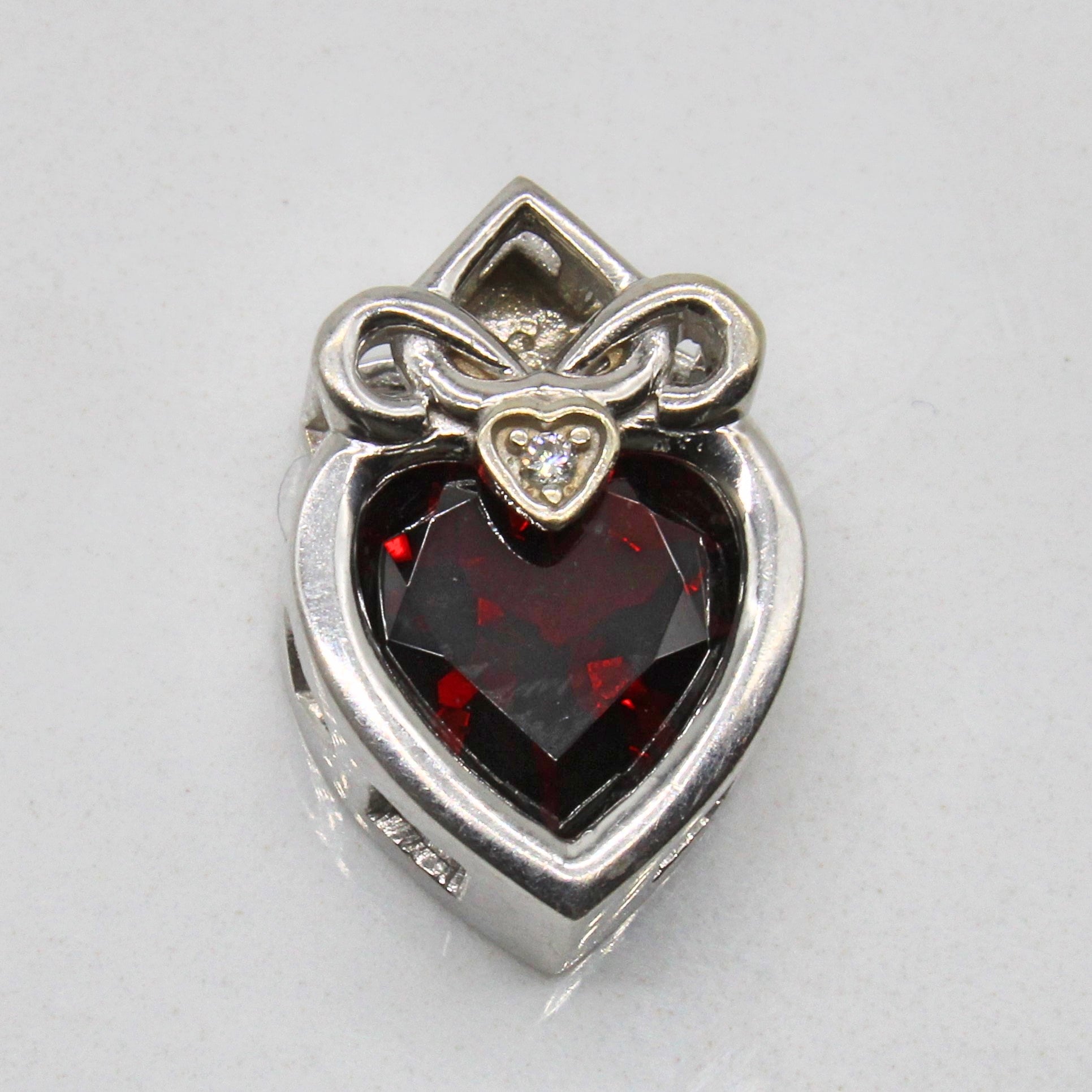 Garnet & Diamond Heart Pendant | 1.76ct, 0.01ct |
