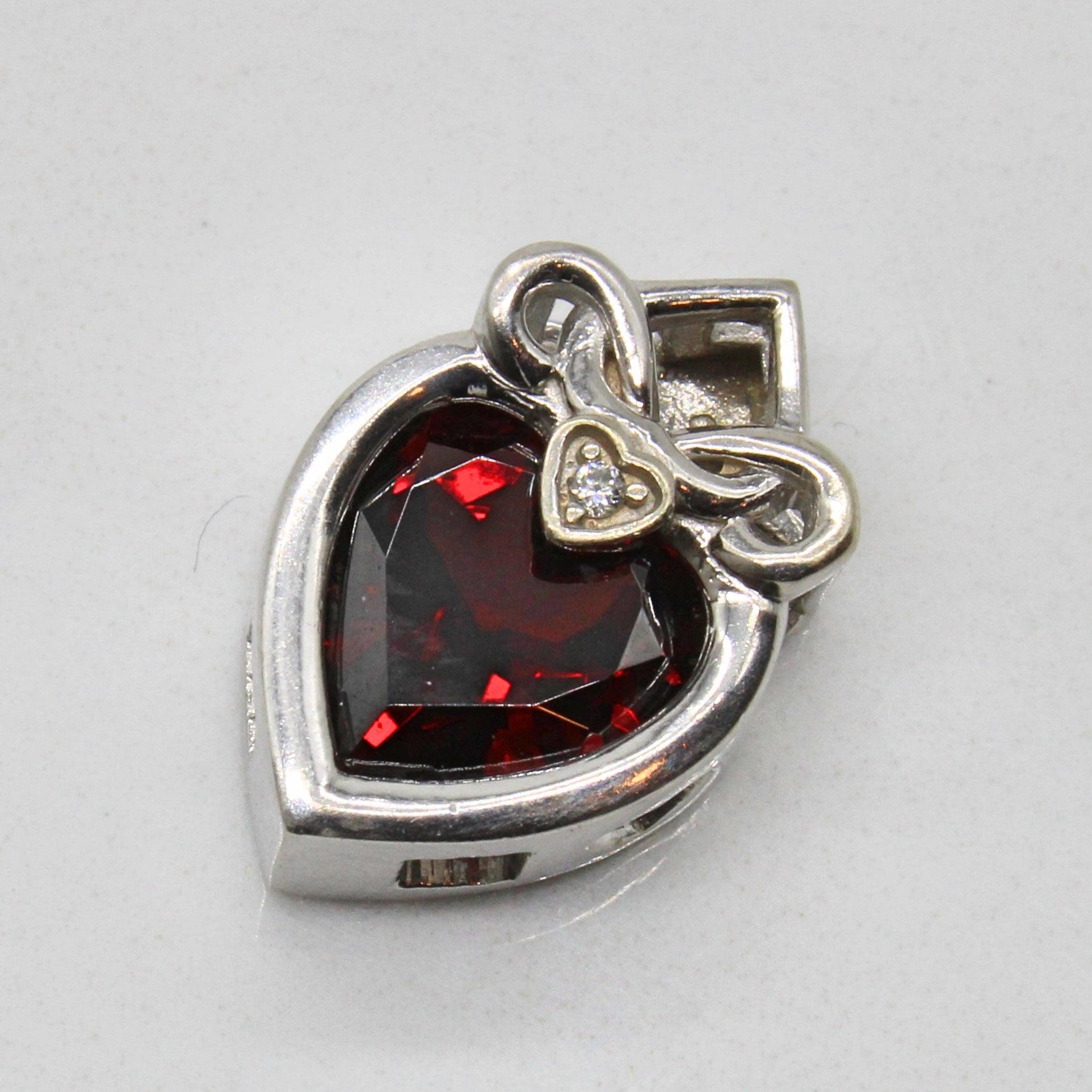 Garnet & Diamond Heart Pendant | 1.76ct, 0.01ct |