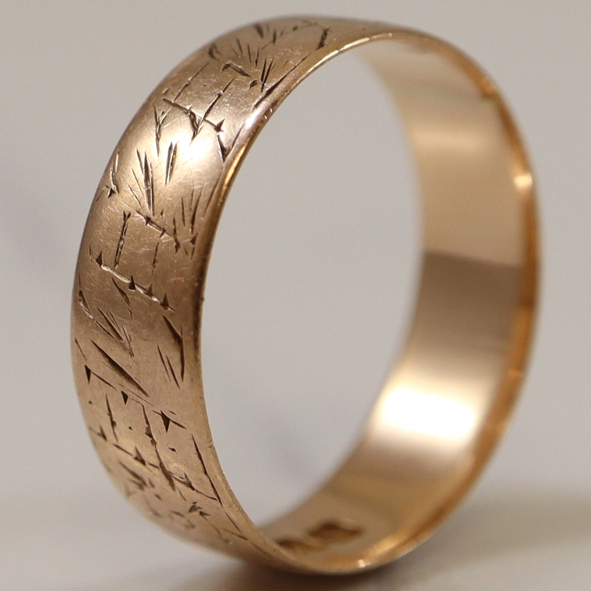 Early 1900s Hand Etched Yellow Gold Band | SZ 7.25 |