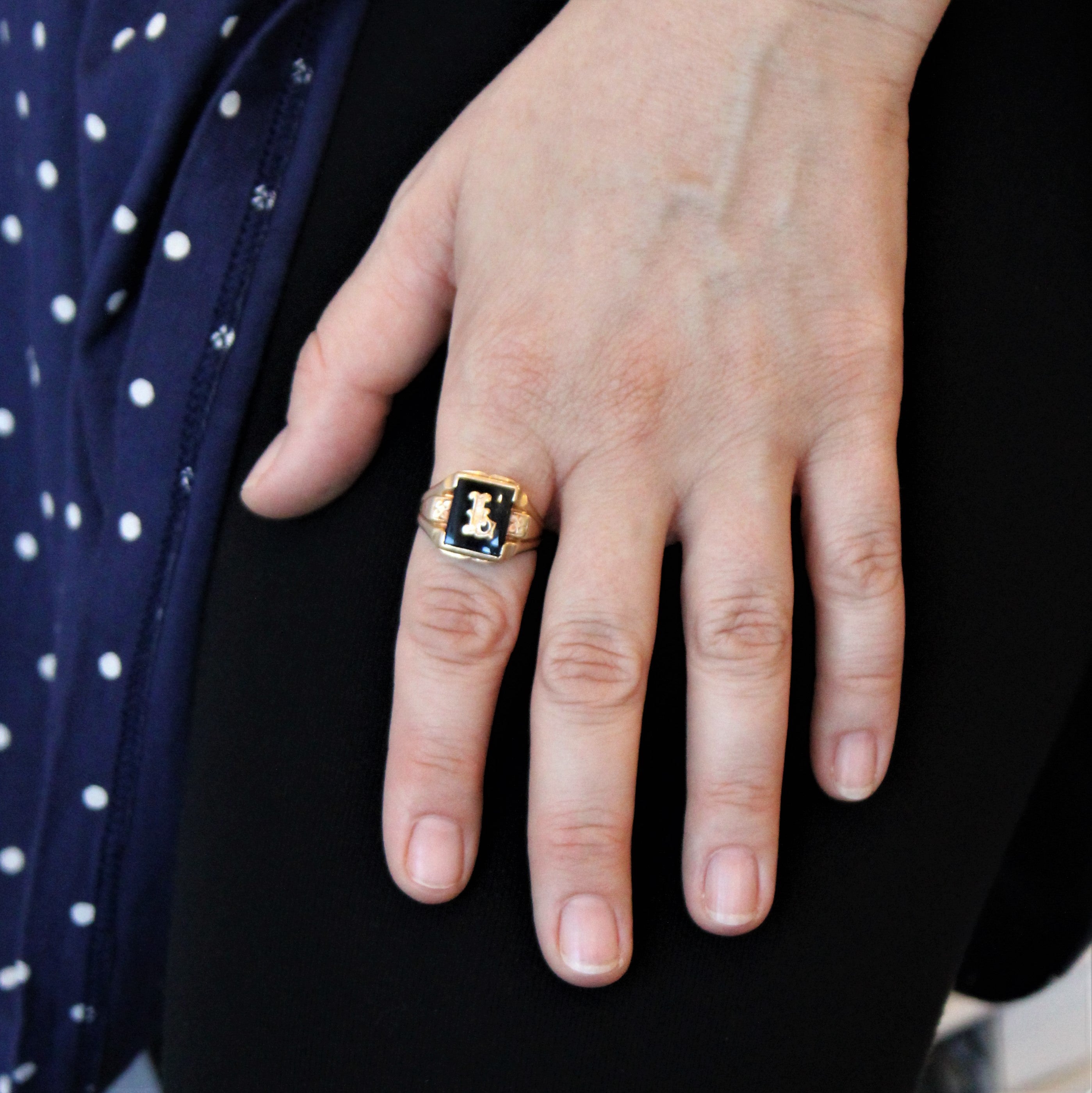 Black Onyx Initial 'L' Ring | 2.50ct | SZ 10 |