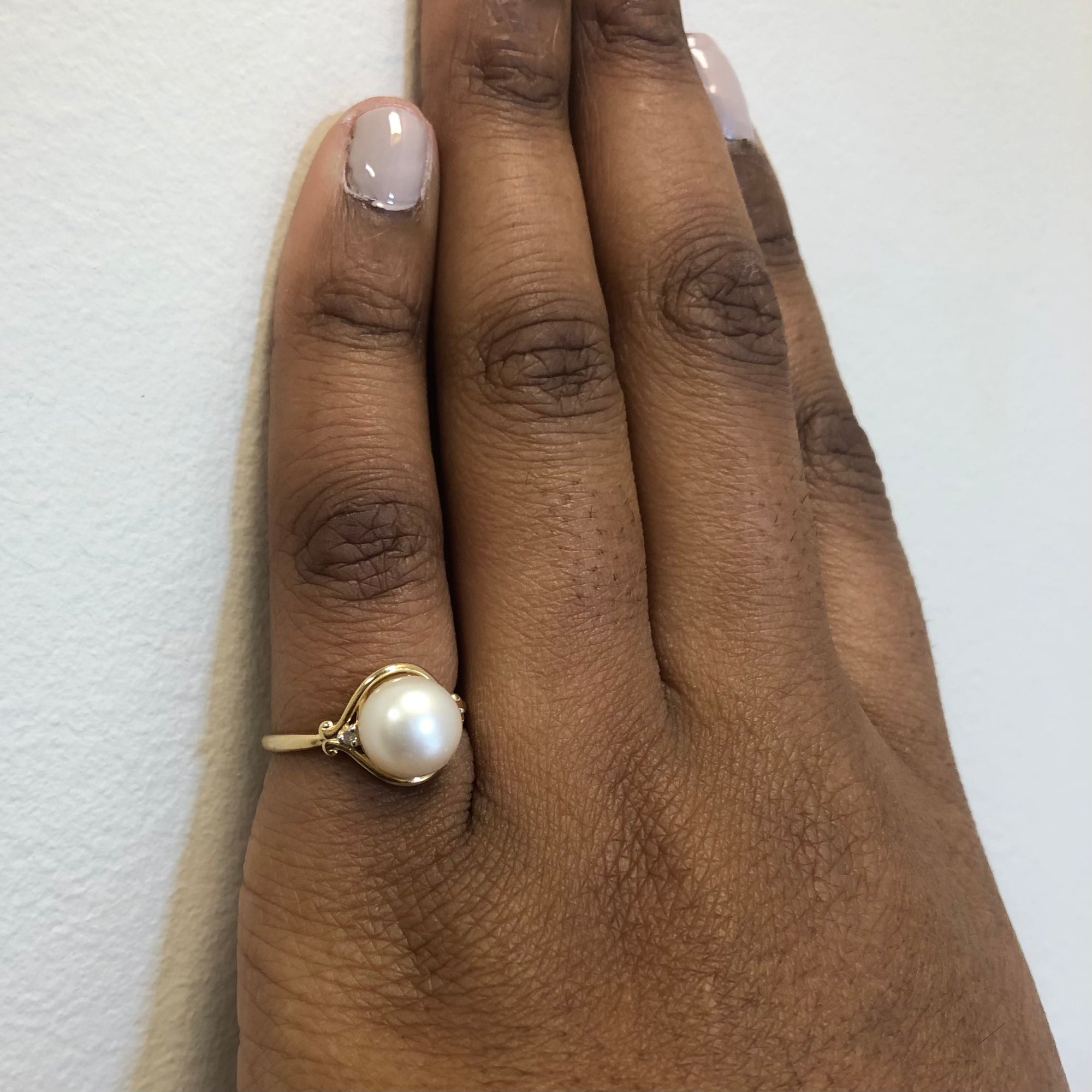 Button Pearl & Diamond Ring | 4.20ct, 0.02ctw | SZ 7 |