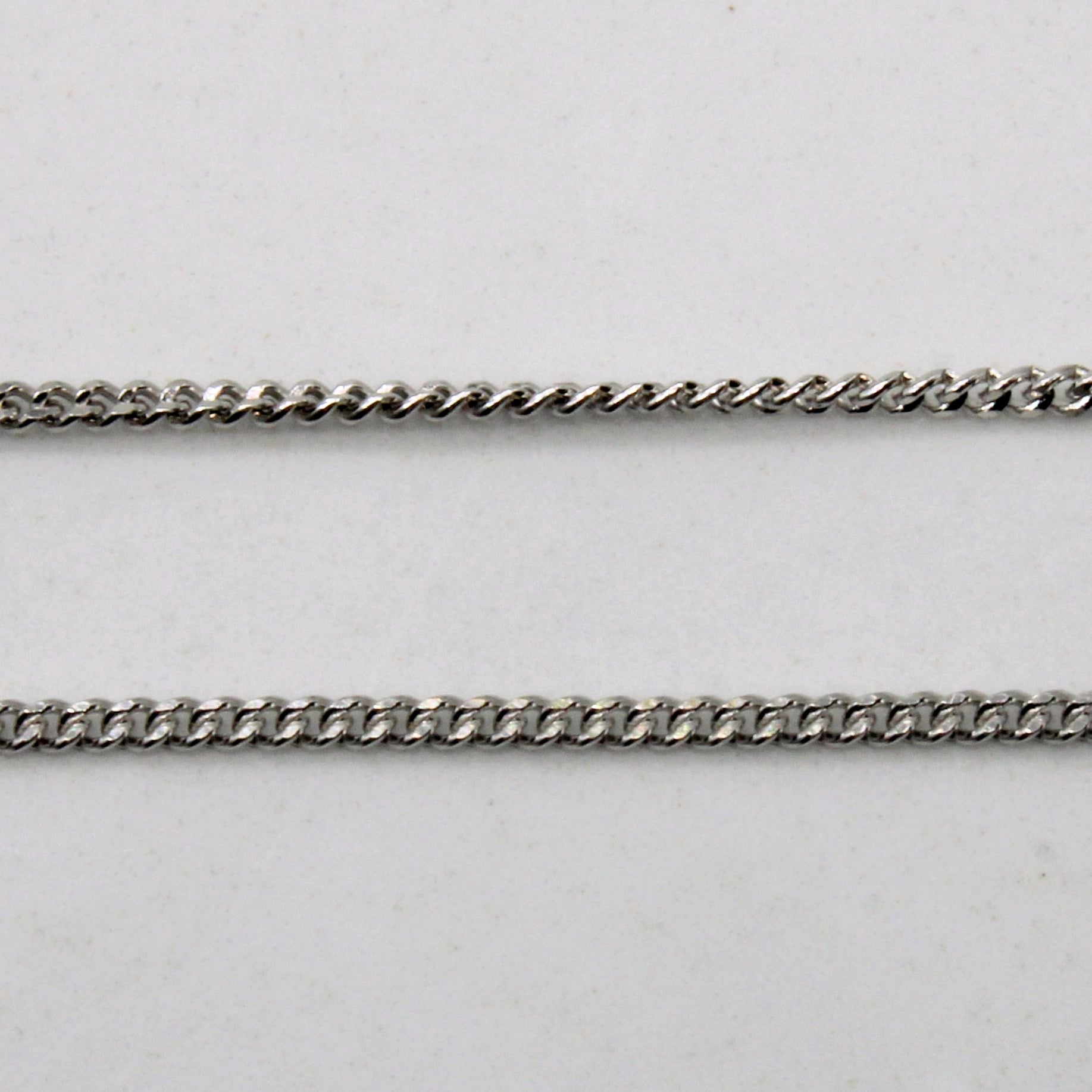 Collier en forme de cœur en grenat et diamants | 0,92 ct, 0,01 ct au total | 43 cm | 