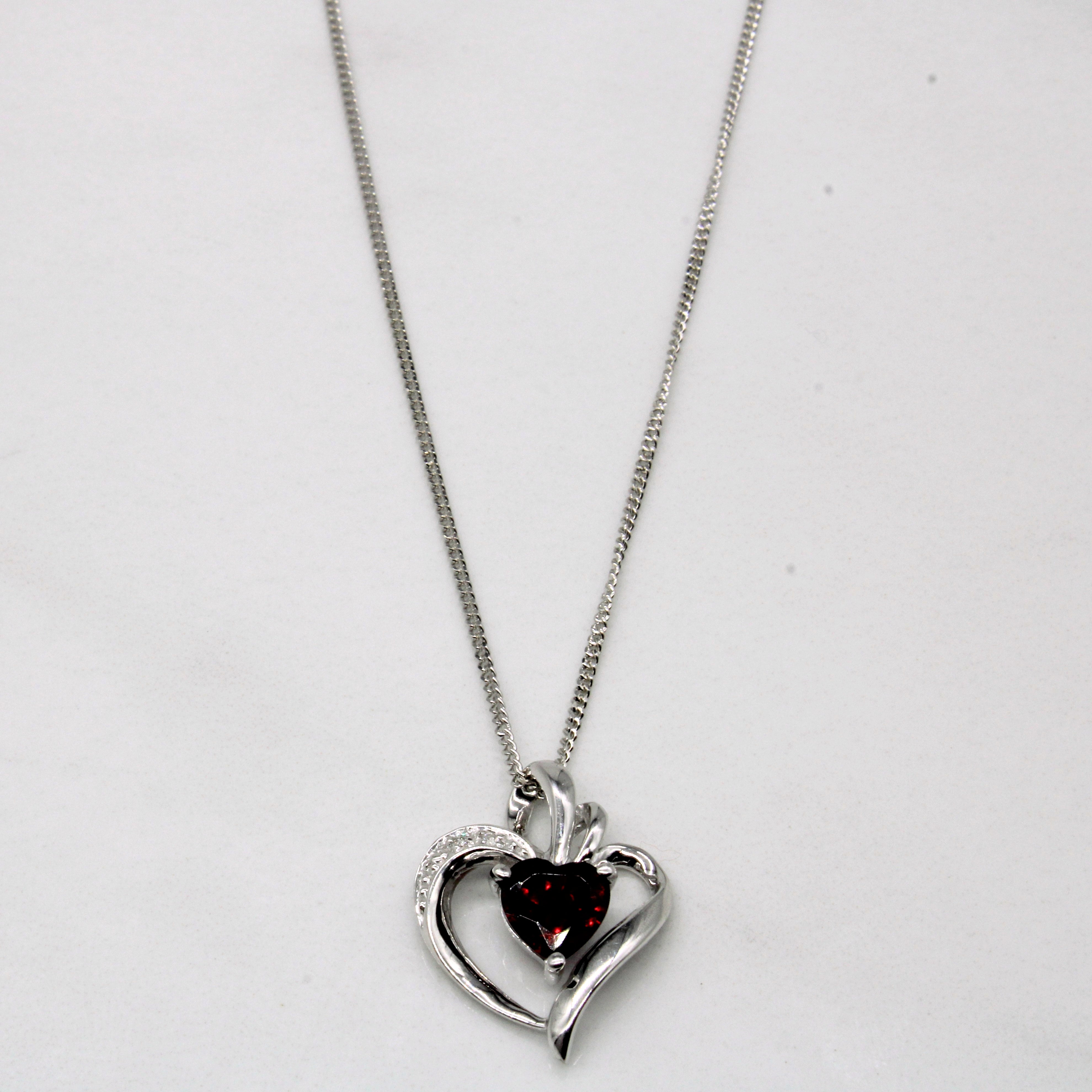 Collier en forme de cœur en grenat et diamants | 0,92 ct, 0,01 ct au total | 43 cm | 