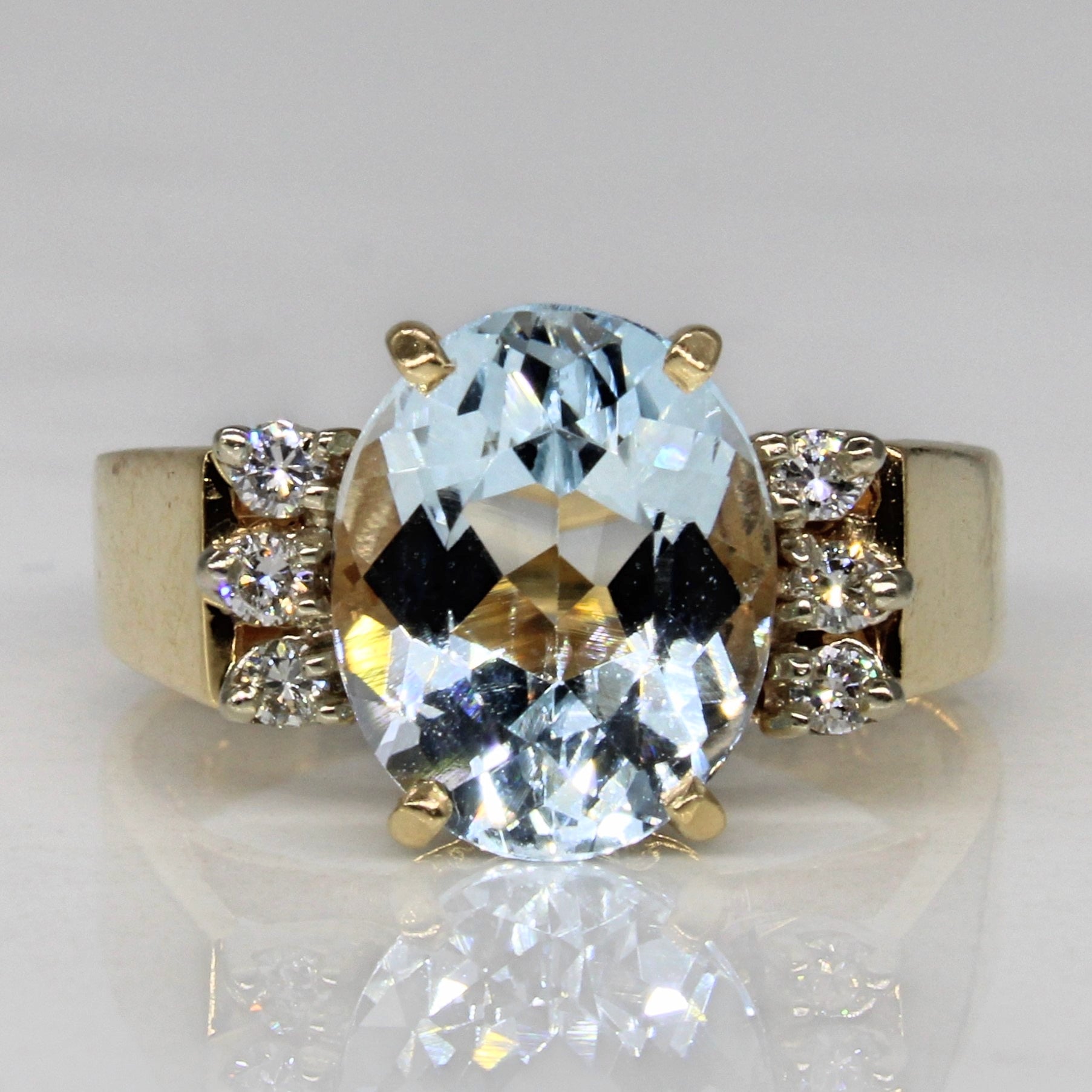 Oval Aquamarine & Diamond Ring | 2.10ct, 0.09ctw | SZ 5.5 |