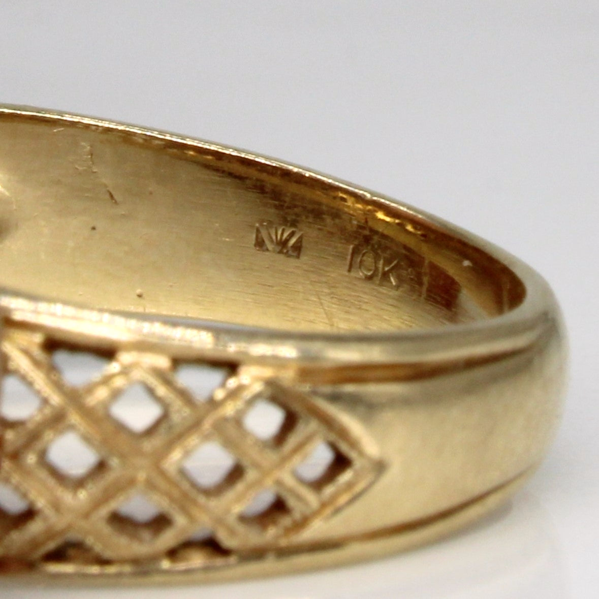 10k Yellow Gold Lattice Ring | SZ 9 |