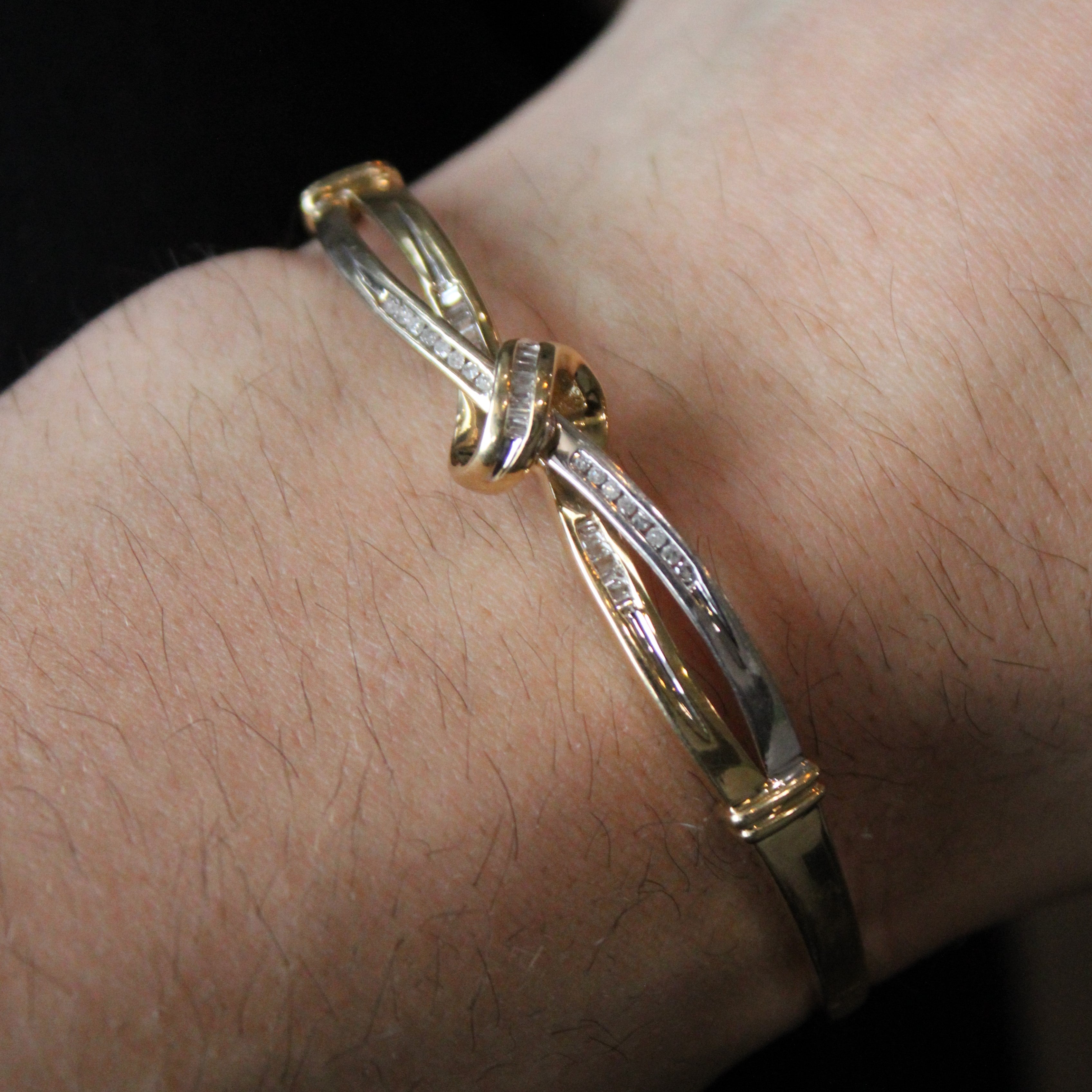Diamond Knot Bangle Bracelet | 0.25ctw | 8" |