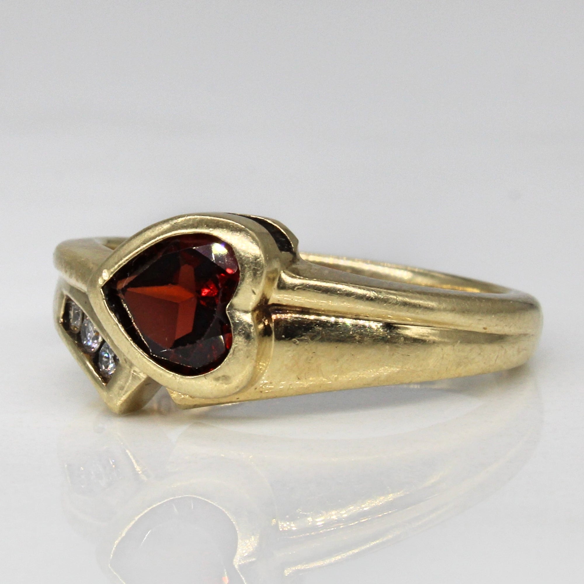 Garnet & Diamond Heart Ring | 0.67ct, 0.04ctw | SZ 7 |