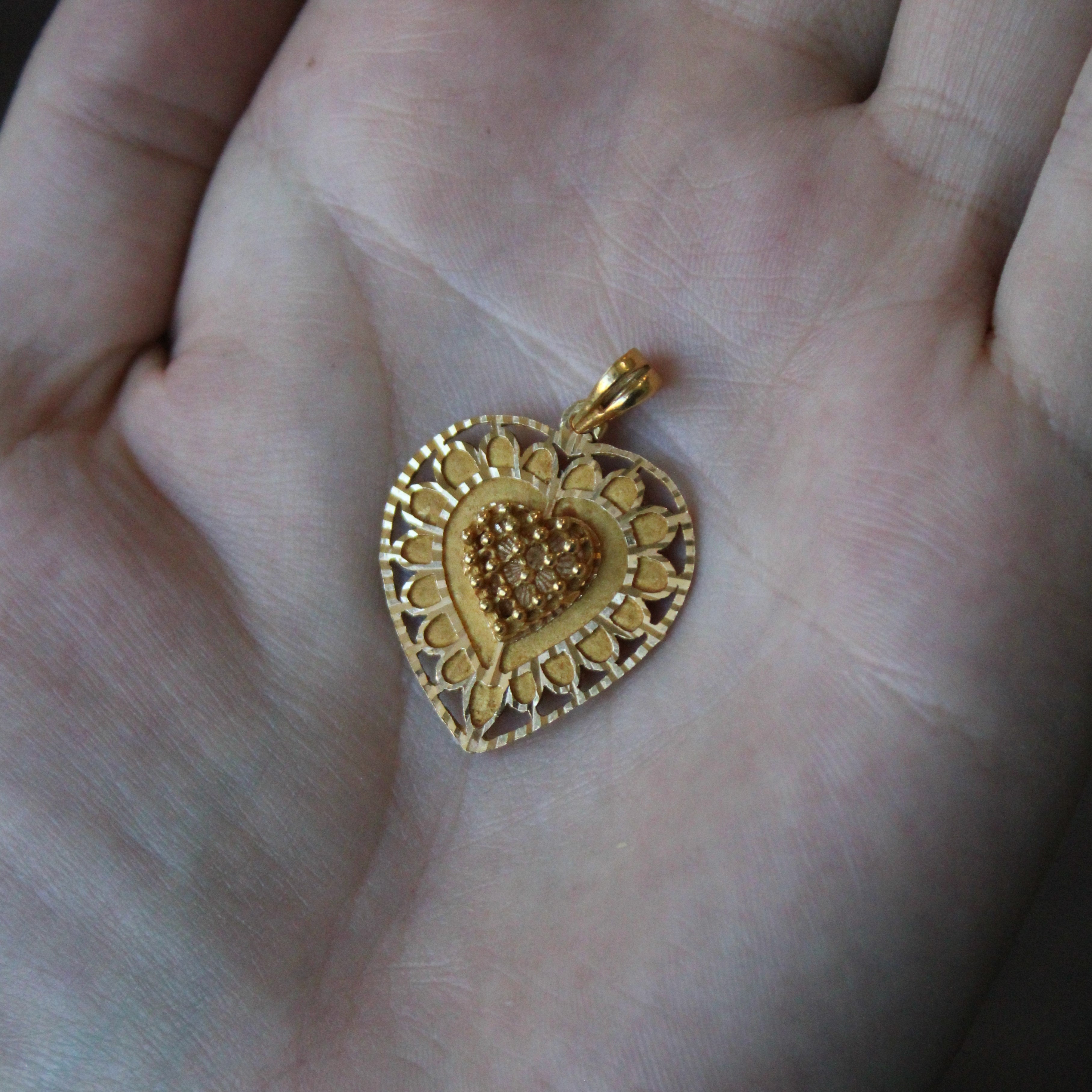 21k Yellow Gold Heart Pendant |