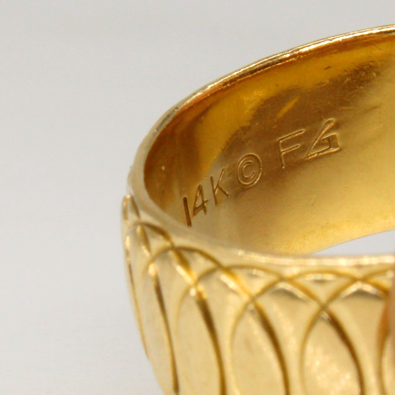 Yellow Gold Circle Pattern Ring SZ 8 100 Ways