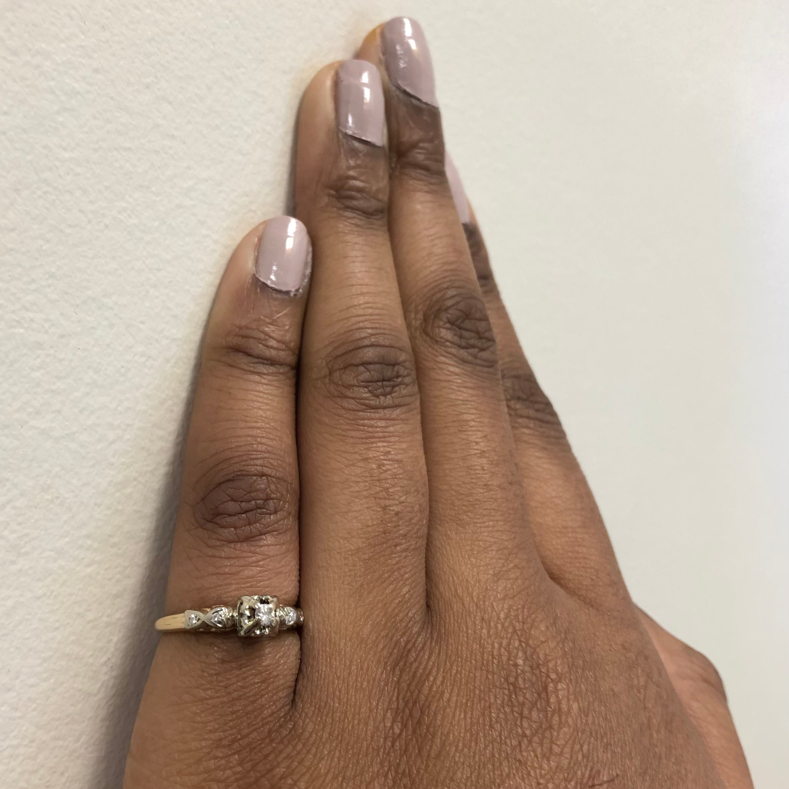 Heart Detail Diamond Retro Ring | 0.10ctw | SZ 6 |