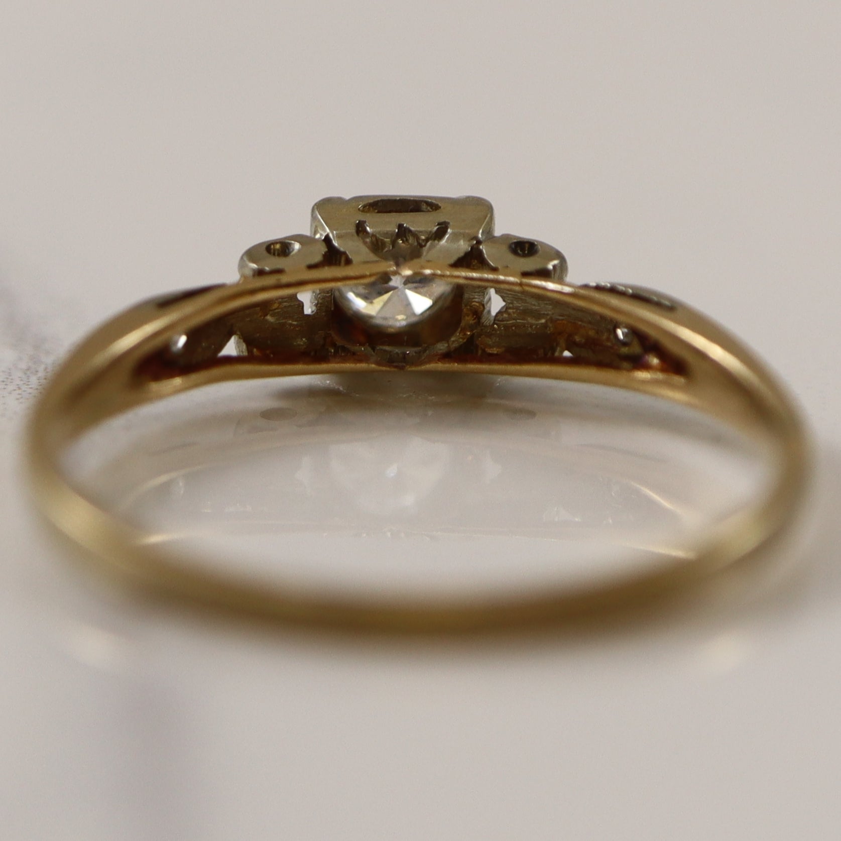 Retro Three Stone Diamond Ring | 0.21ctw | SZ 7 |