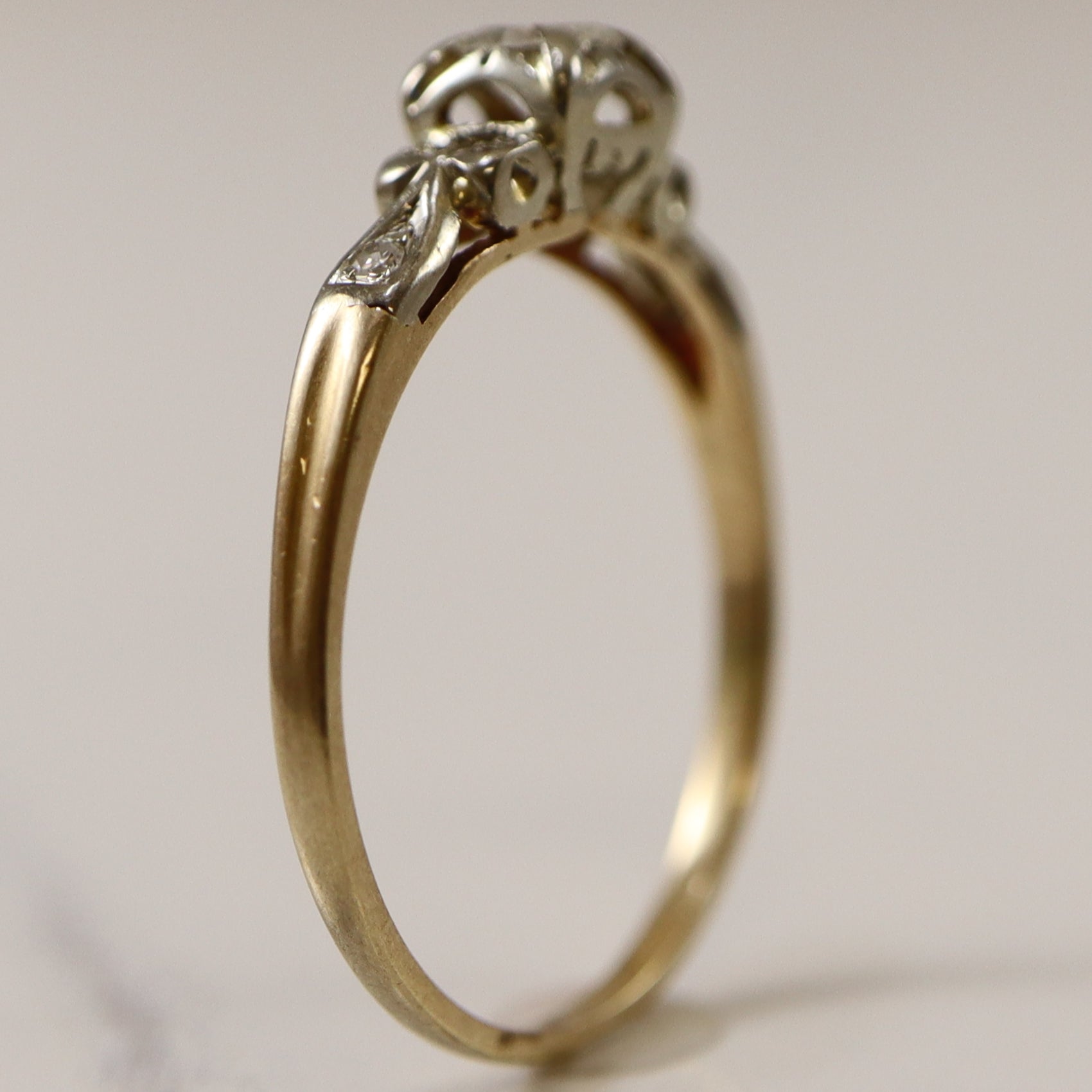 Retro Three Stone Diamond Ring | 0.21ctw | SZ 7 |