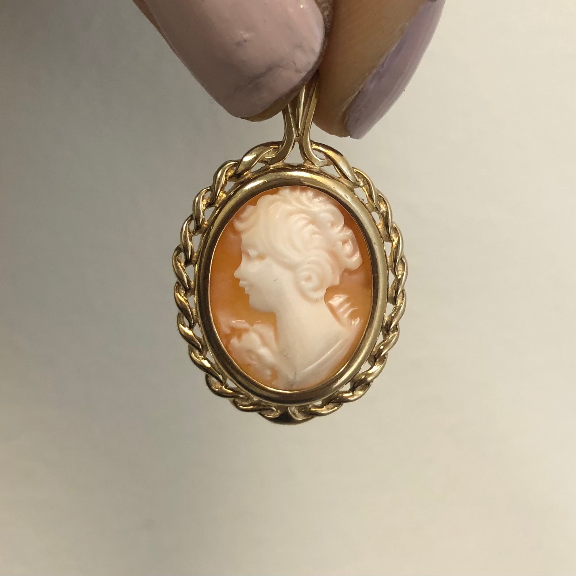 Shell Cameo Pendant | 6.00ct |