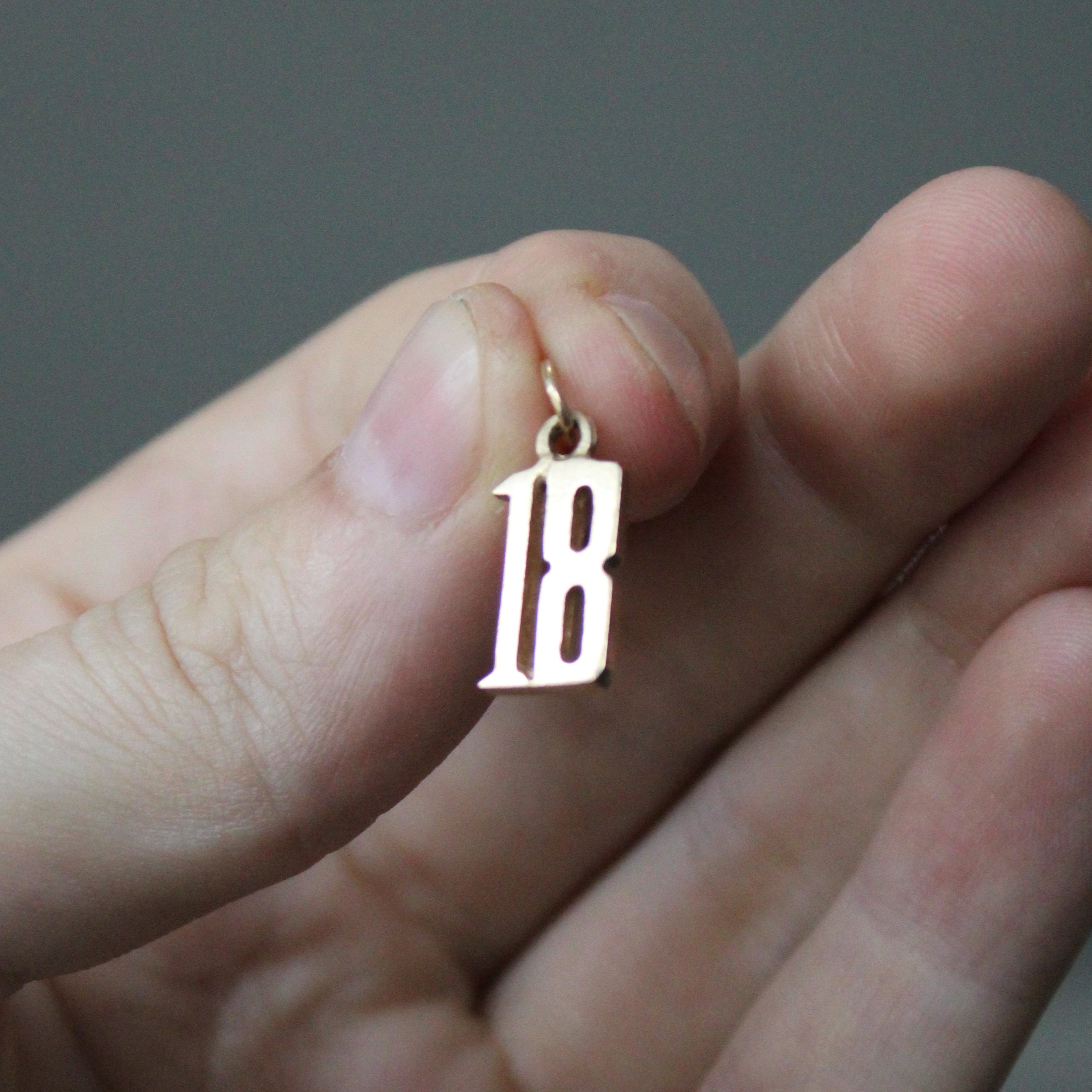 Yellow Gold '18' Pendant |