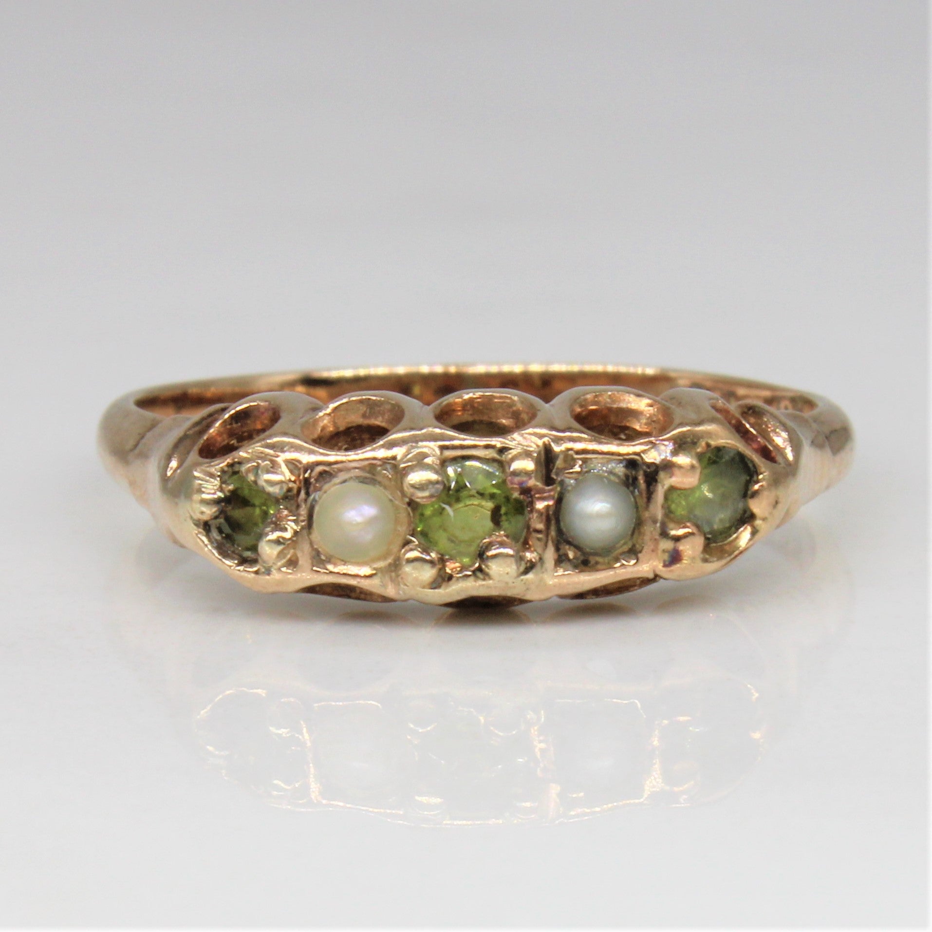 Mid Century Peridot & Pearl Ring | 0.17ctw | SZ 6 |