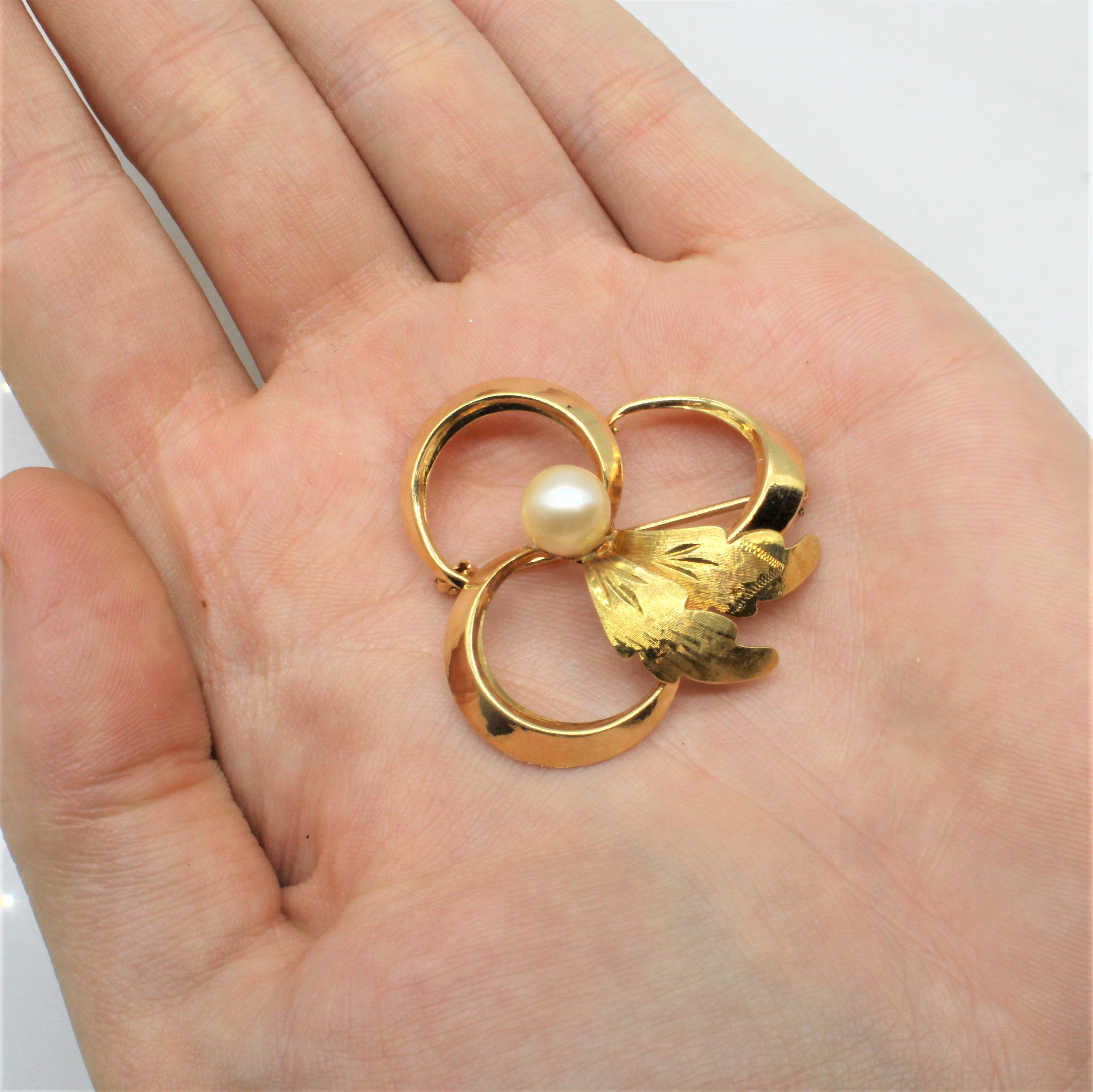 Pearl Leaf Brooch |