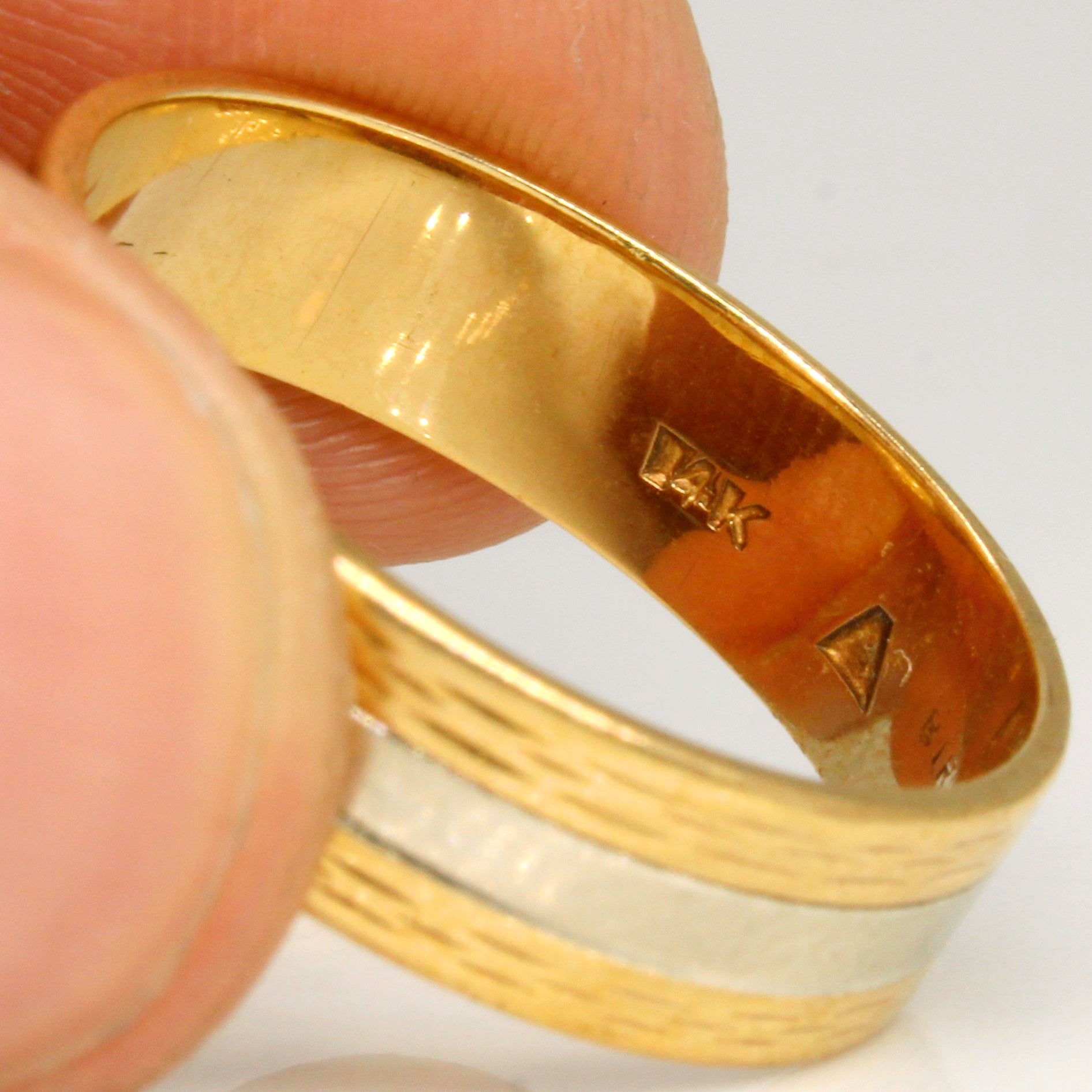 14k Two Tone Gold Band | SZ 9.5 |