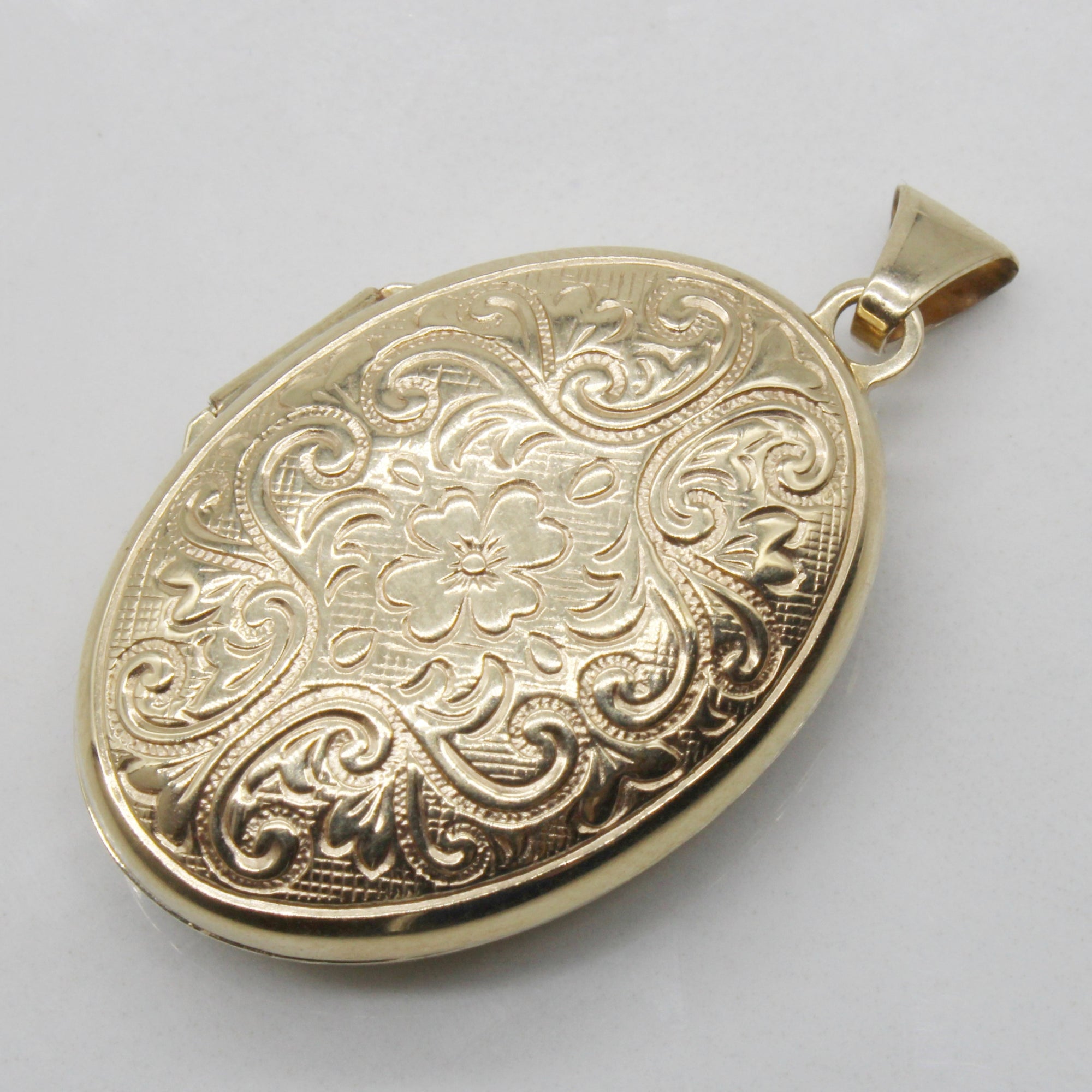 Ornate Yellow Gold Flower Locket 