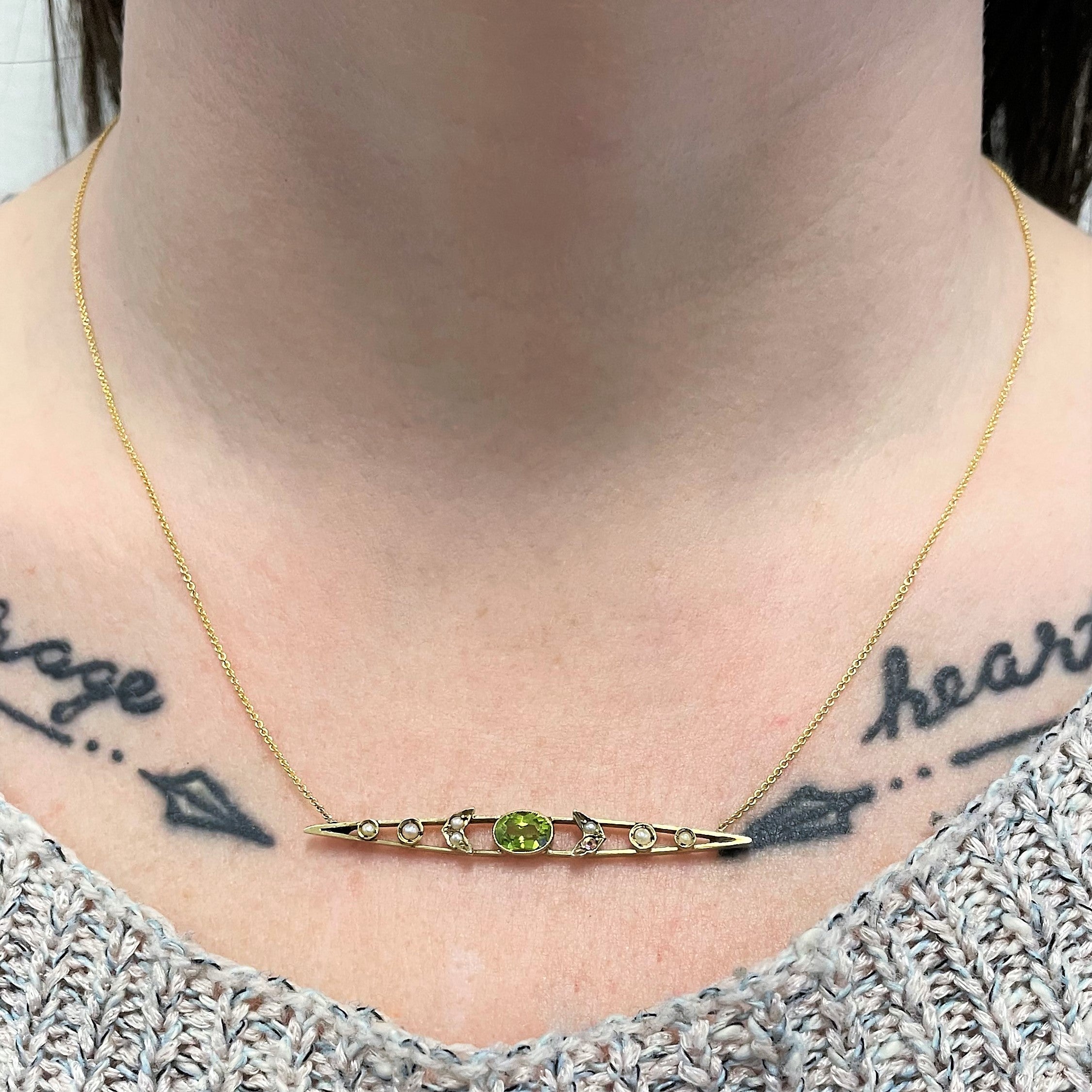 'Bespoke' Edwardian Peridot & Pearl Bar Pendant Necklace | 0.65ct | 18" |