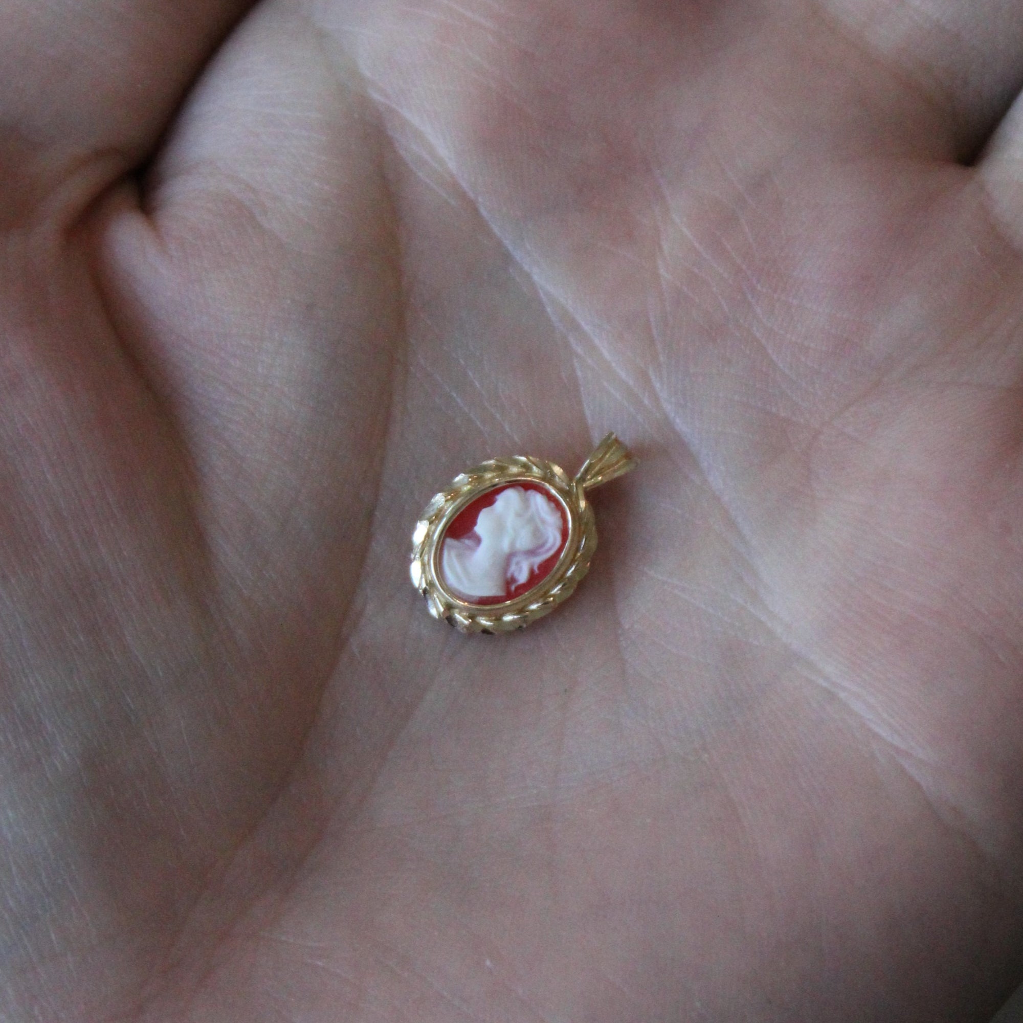 Seashell Cameo Pendant | 1.90ct |