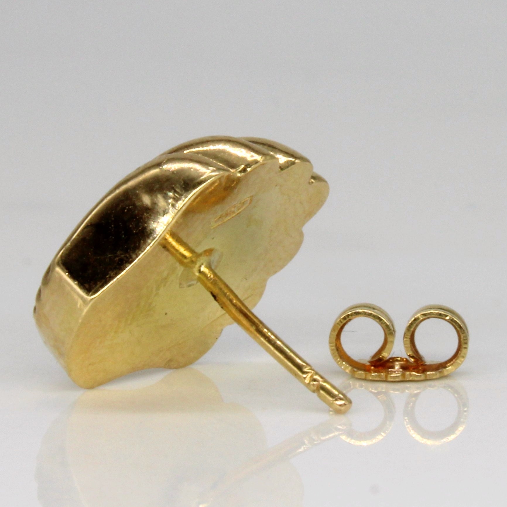 18k Yellow Gold Shell Earrings