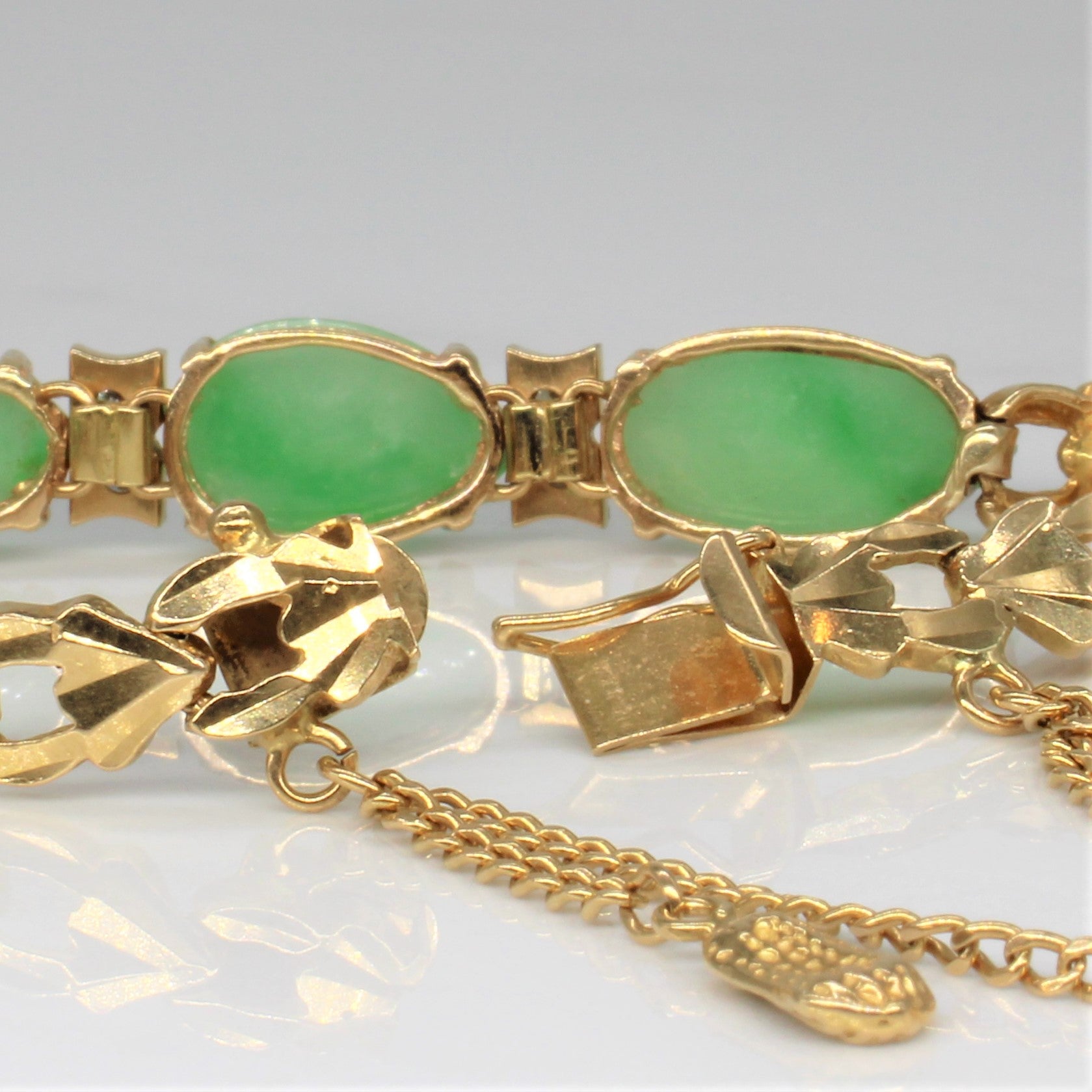 Bracelet tennis en jadéite et diamants | 15,00 ct, 0,24 ct | 6,5" | 
